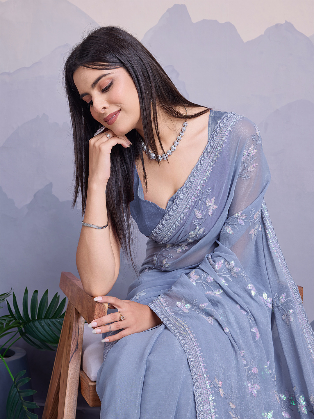 

VAIRAGEE Embellished Sequinned Saree, Rose