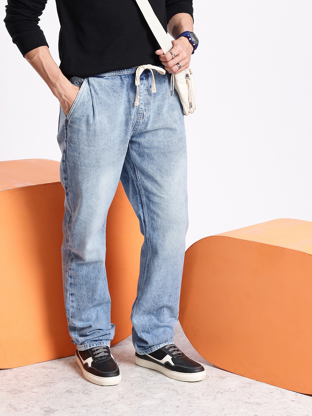 

Aeropostale Men Pure Cotton Relaxed Fit Heavy Fade Jeans, Blue