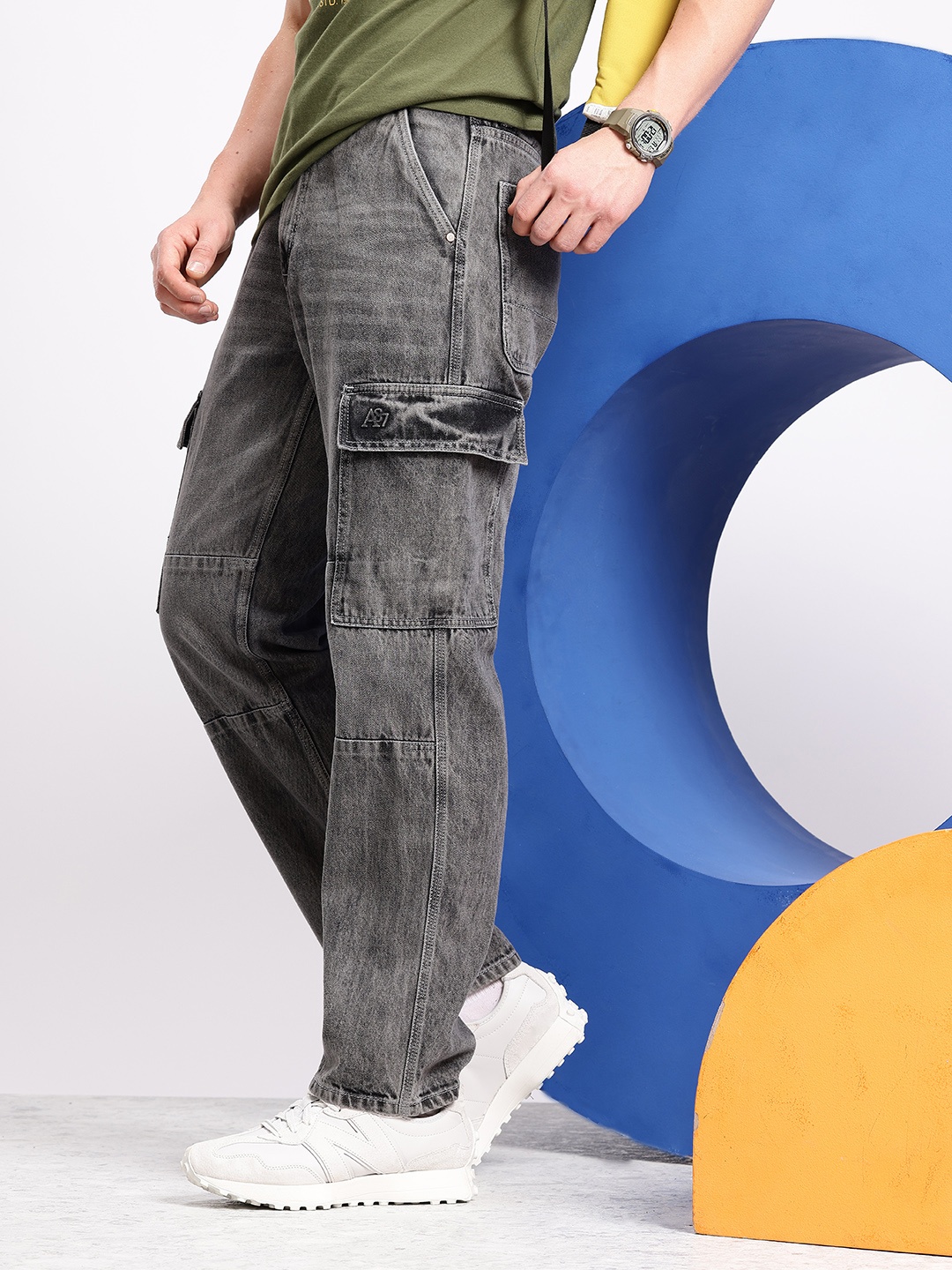

Aeropostale Men Pure Cotton Baggy Light Fade Cargo Style Jeans, Black