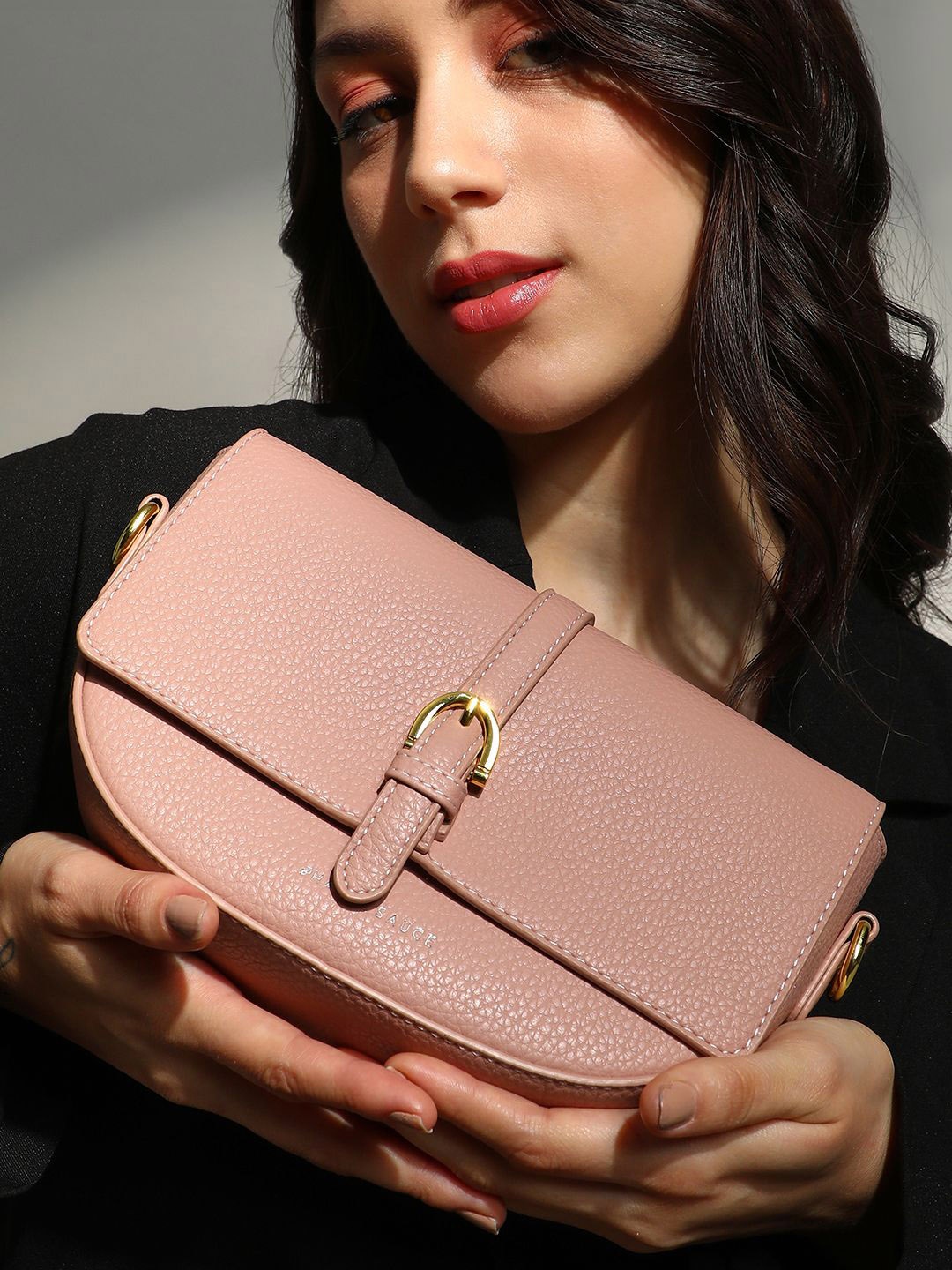 

HAUTE SAUCE by Campus Sutra Leather Structured Handheld Bag with Tasselled, Pink