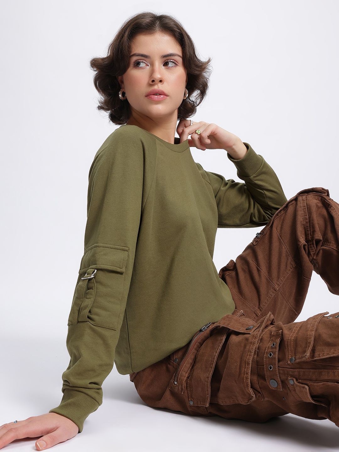 

DressBerry Elevated Basics Raglan Sleeves Pocket Sweatshirt, Olive
