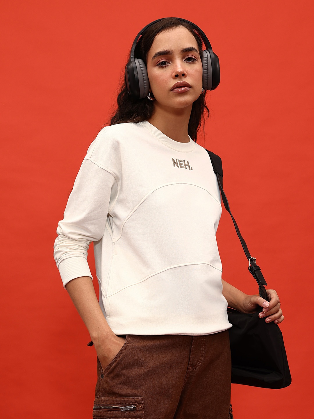 

DressBerry Urban Serenity Embroidered Detail Drop-Shoulder Sleeves Sweatshirt, Off white