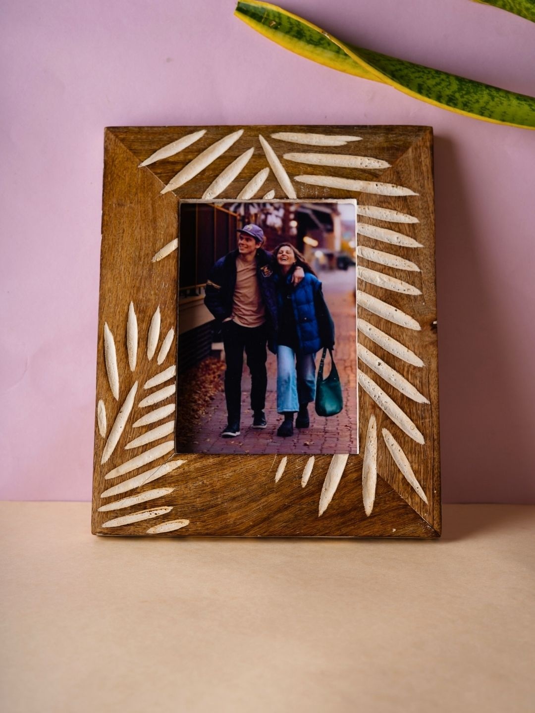 

WEAVING HOMES Brown & White Wood Table Photo Frames