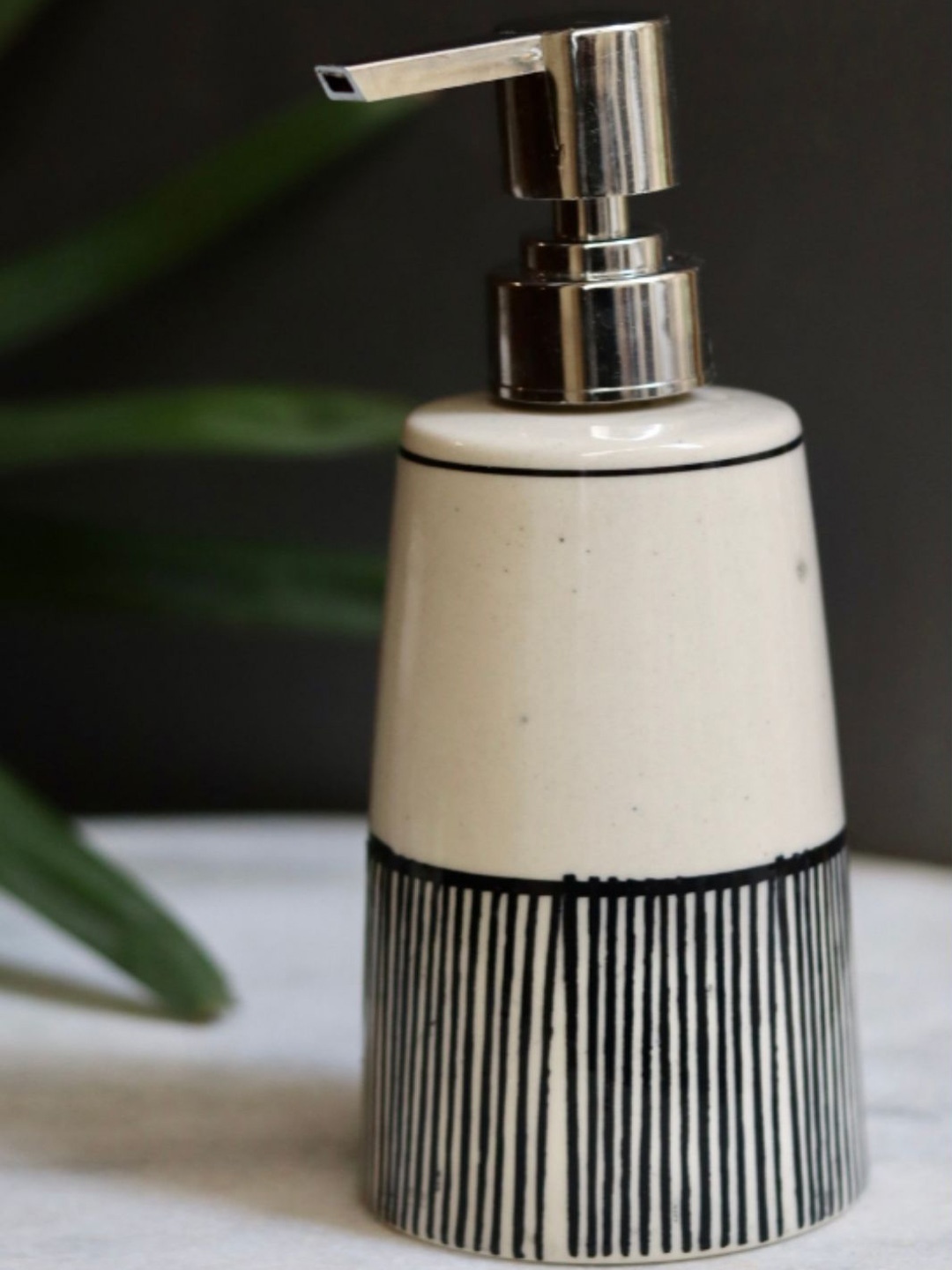 

WEAVING HOMES Black & White Lined Ceramic Glossy Soap Dispenser