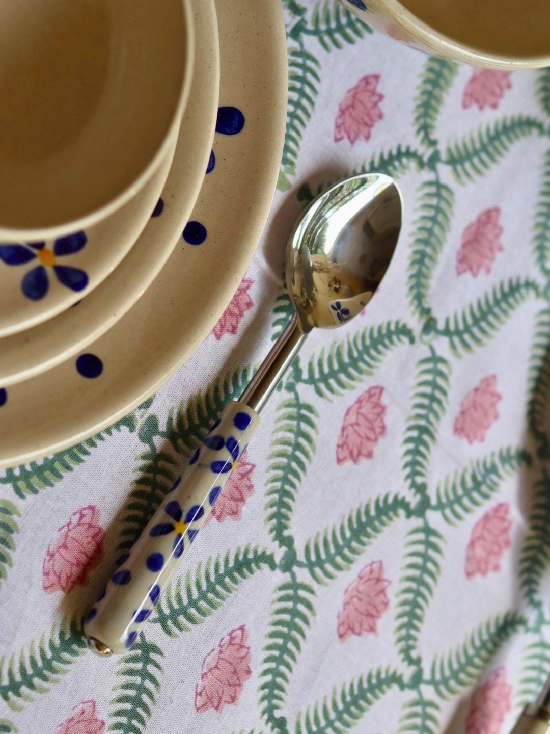 

WEAVING HOMES Silver Toned & White Printed Stainless Steel Table Spoon