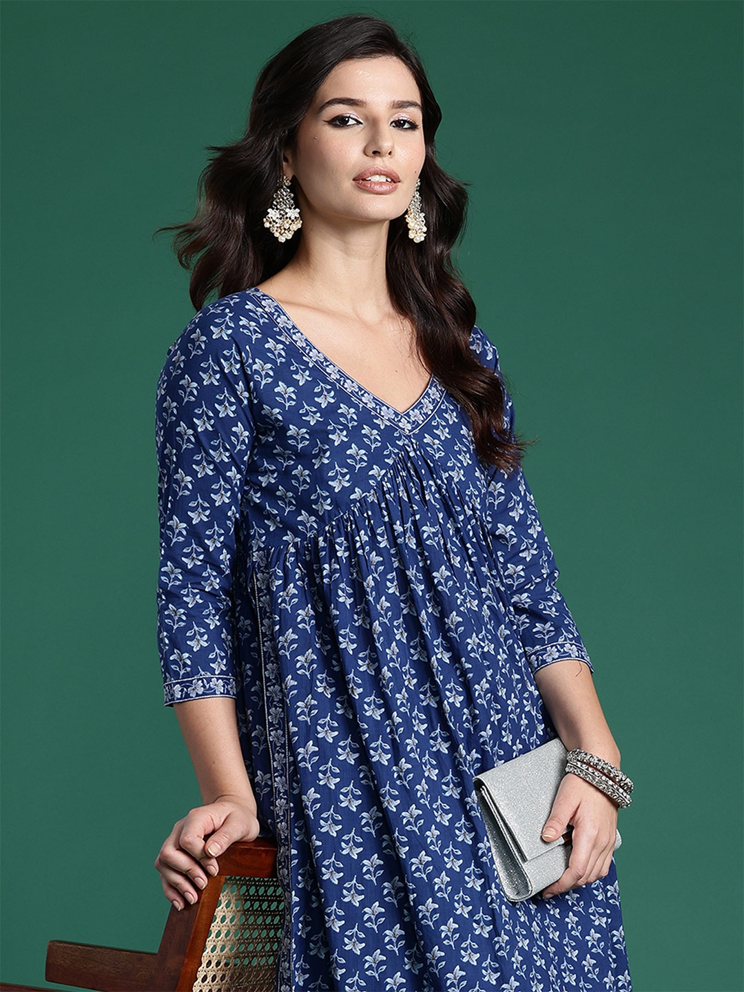 

Indo Era Floral Printed Empire Pure Cotton Kurta with Trousers, Navy blue