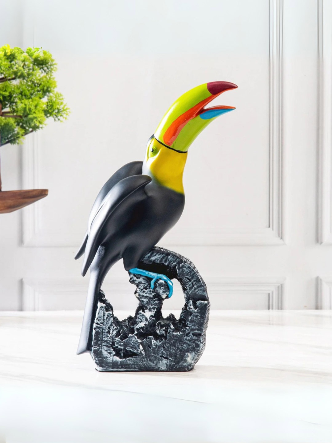 

SMOKEY COCKTAIL Black Toucan Tropican Birds and Animals Figurine Showpiece