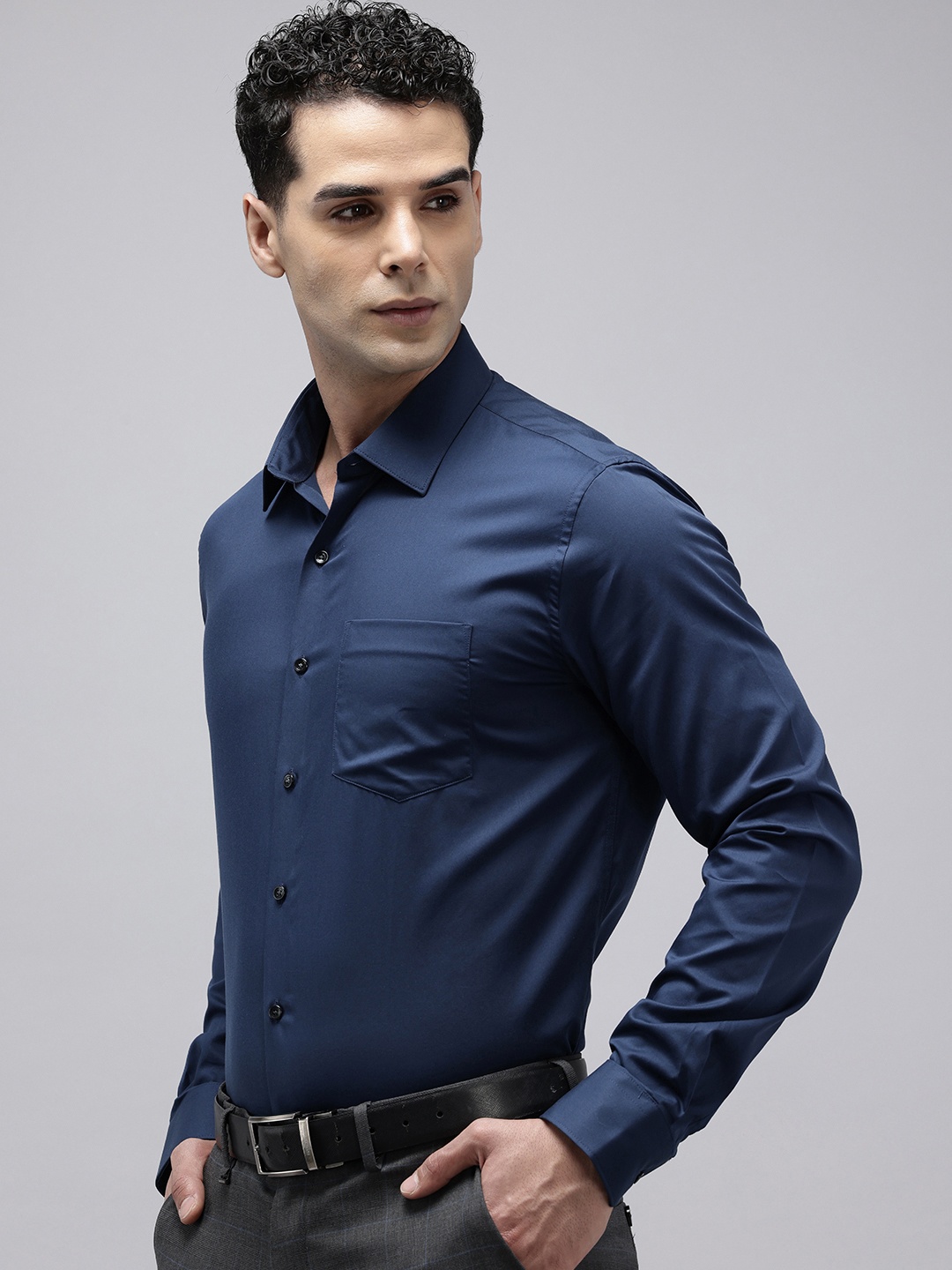 

Van Heusen Slim Fit Opaque Pure Cotton Formal Shirt, Navy blue