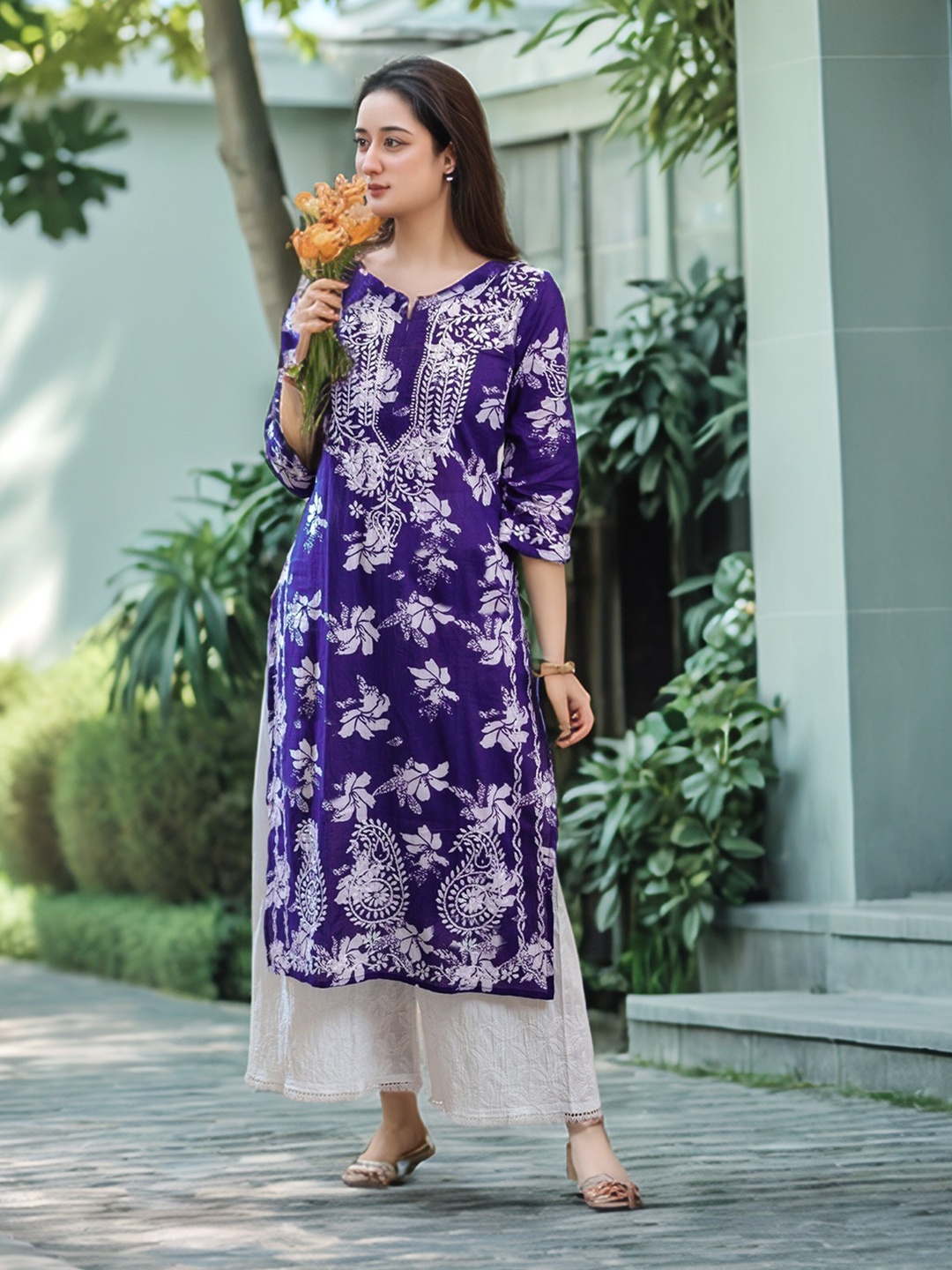 

GoSriKi Embroidered Thread Work Notch Neck Straight Kurta, Purple