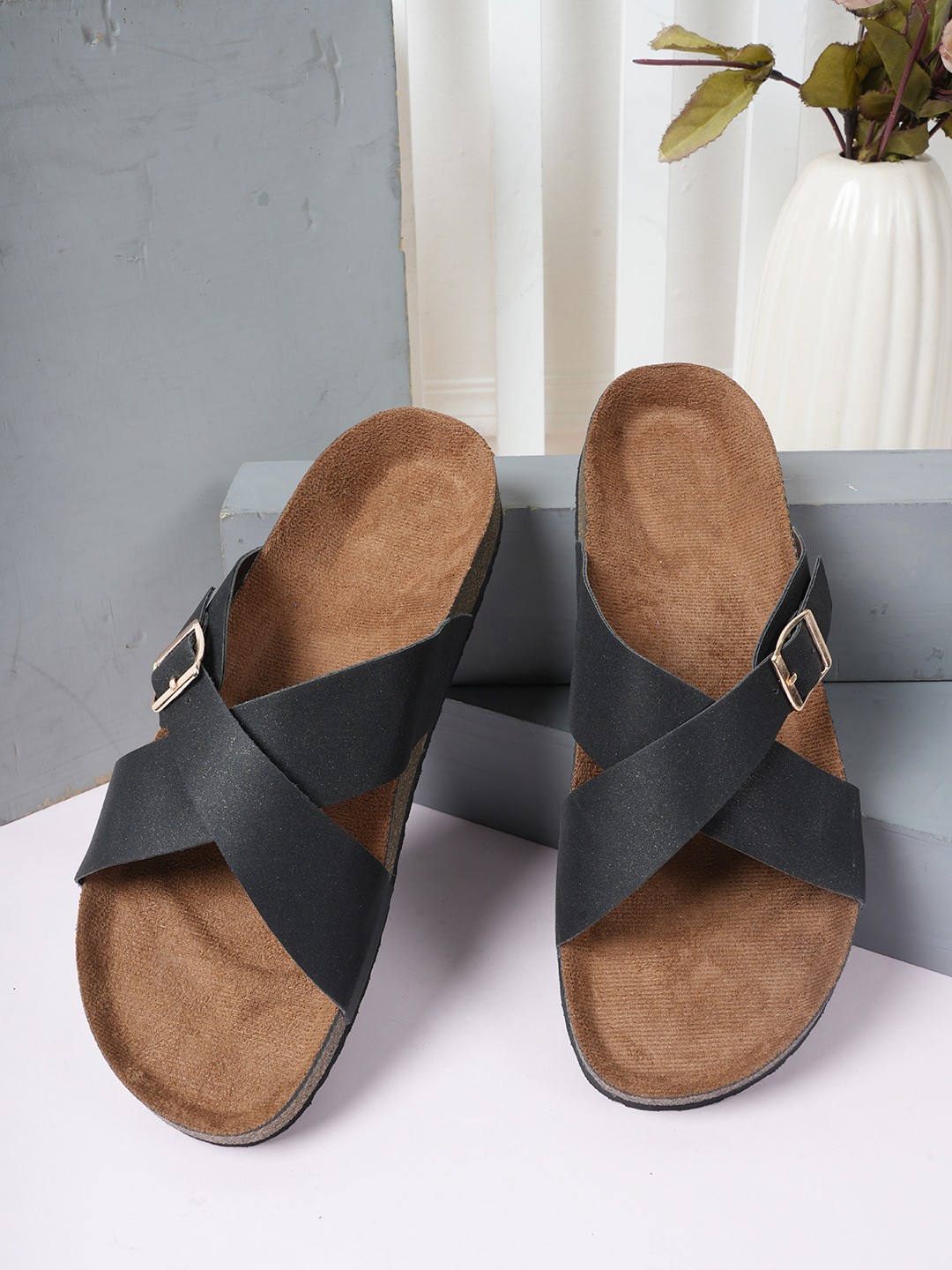 

MOZAFIA Women Slip-On, Black