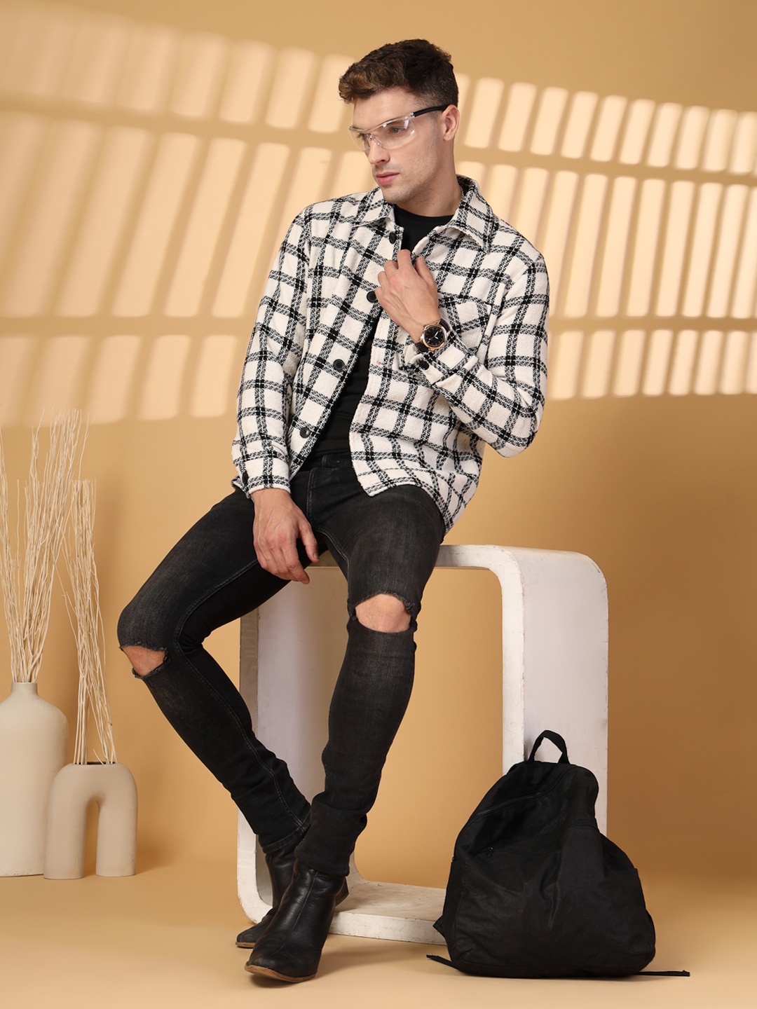 

CHKOKKO Men Checked Long Sleeves Shacket, White