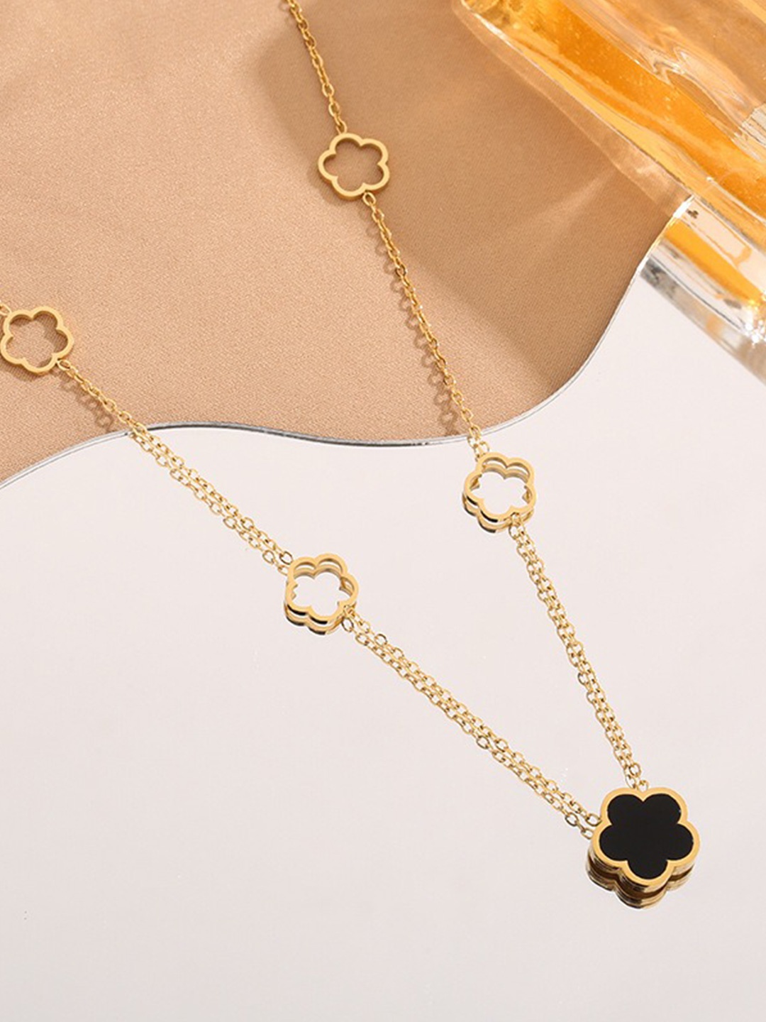 

MYKI Stainless Steel Gold-Plated Clover Chain