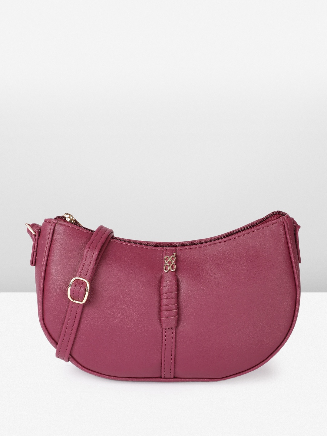 

Baggit Lpxe Mallu 3T5 E Ashyln Structured Sling Bag, Burgundy