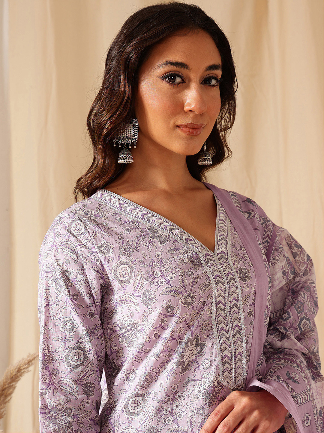 

Ginni Arora Label Floral Printed Pure Cotton Straight Kurta with Trousers & Dupatta, Purple