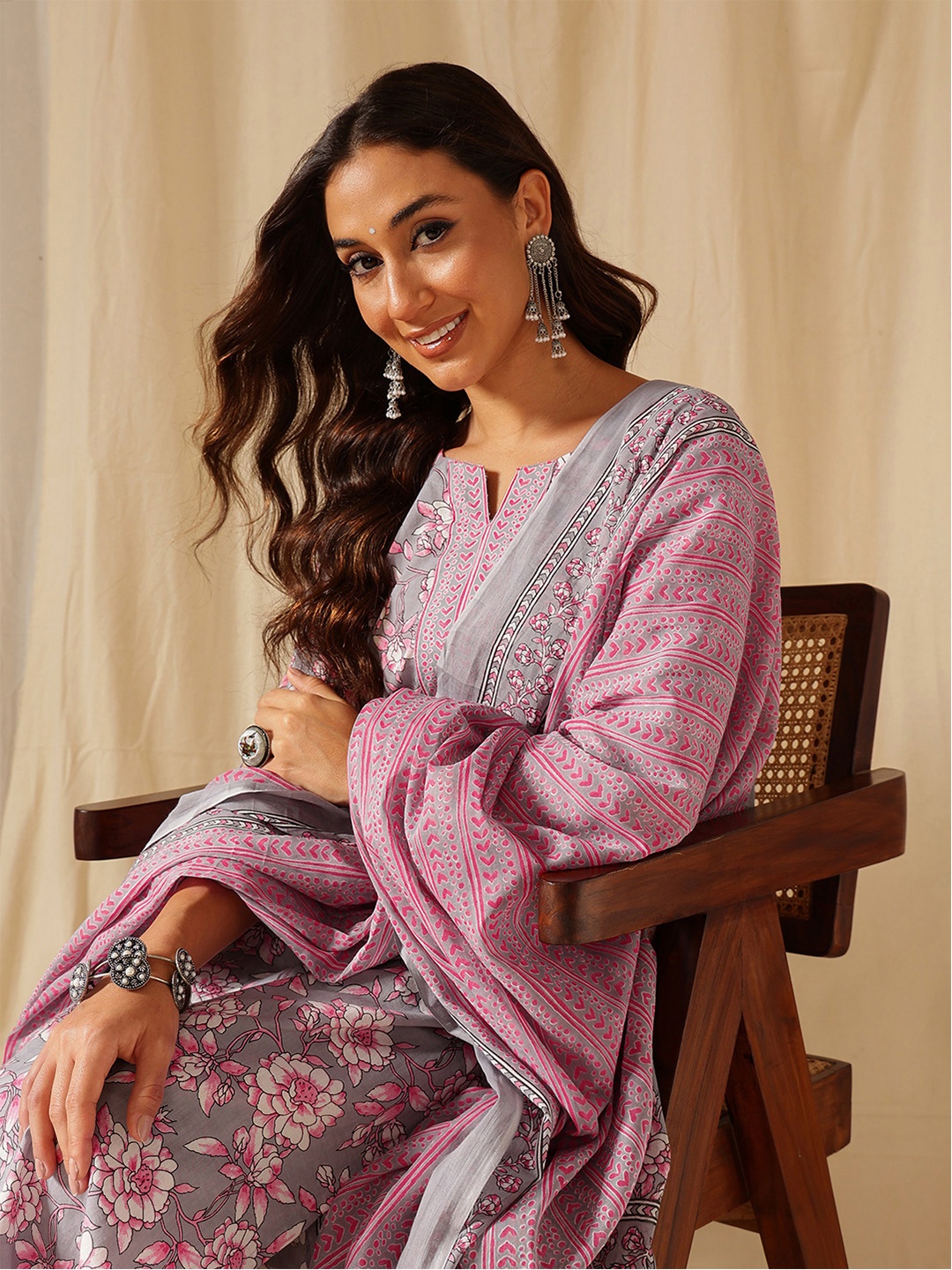 

Ginni Arora Label Floral Printed Pure Cotton Straight Kurta with Trousers & Dupatta, Grey