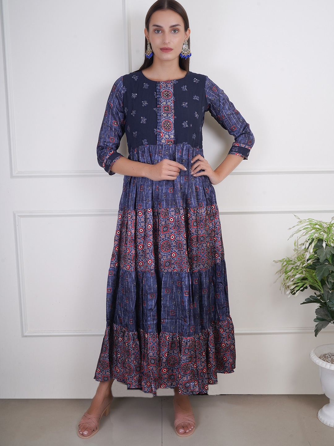 

Adwitiya Women Floral Printed Georgette Fit & Flare Maxi Ethnic Dress, Blue