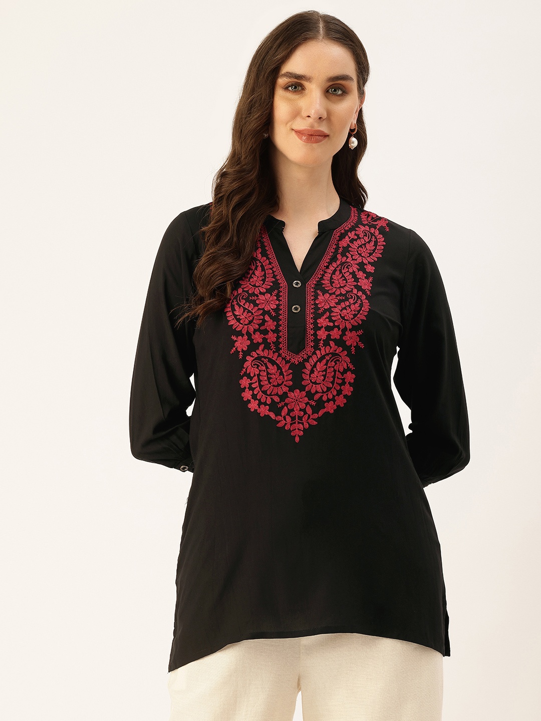 

AMUKTI Embroidered Threadwork Mandarin Collar Ethnic Tunic, Black