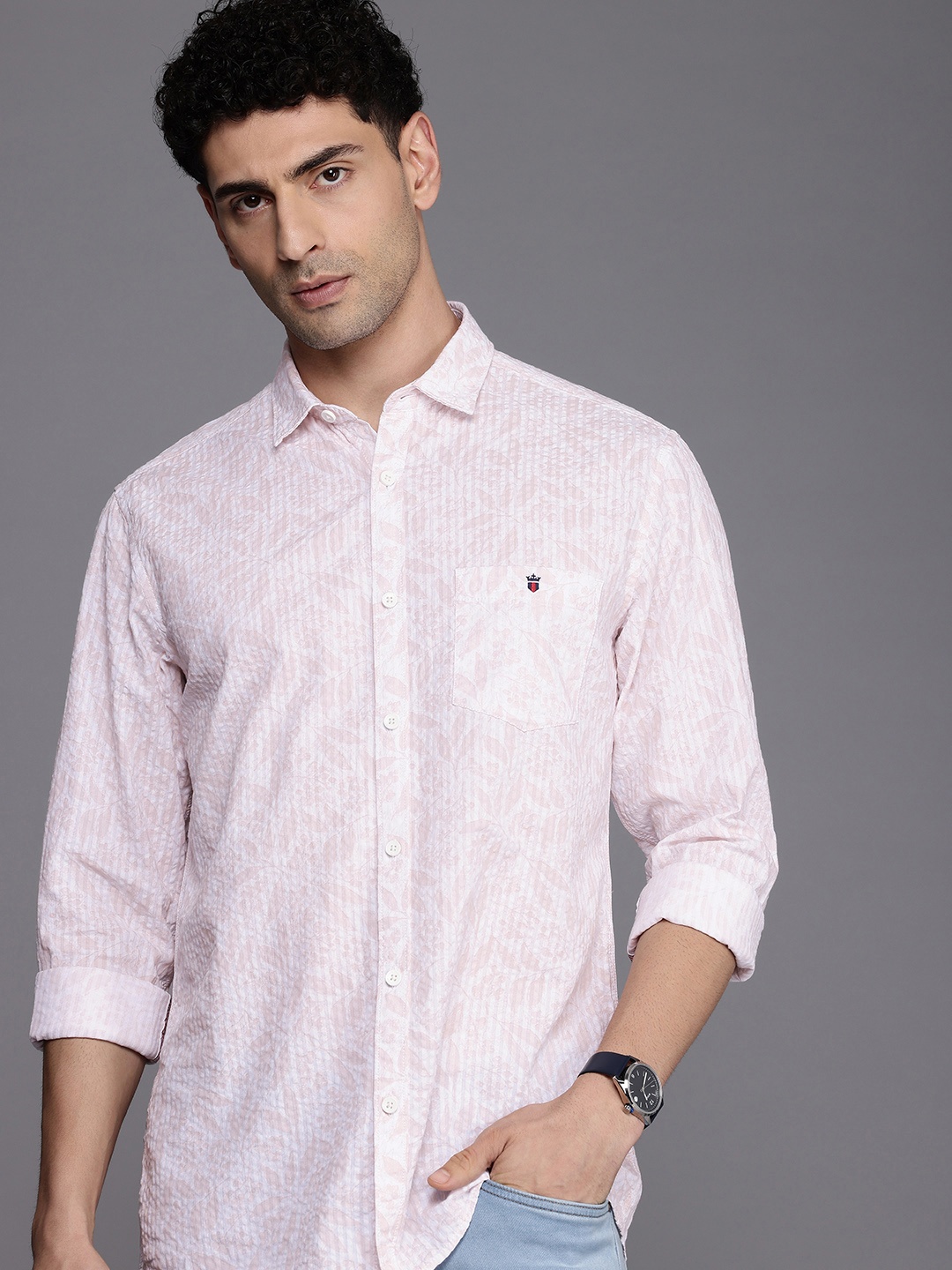 

Louis Philippe Jeans Pure Cotton Slim Fit Floral Printed Seersucker Casual Shirt, Peach