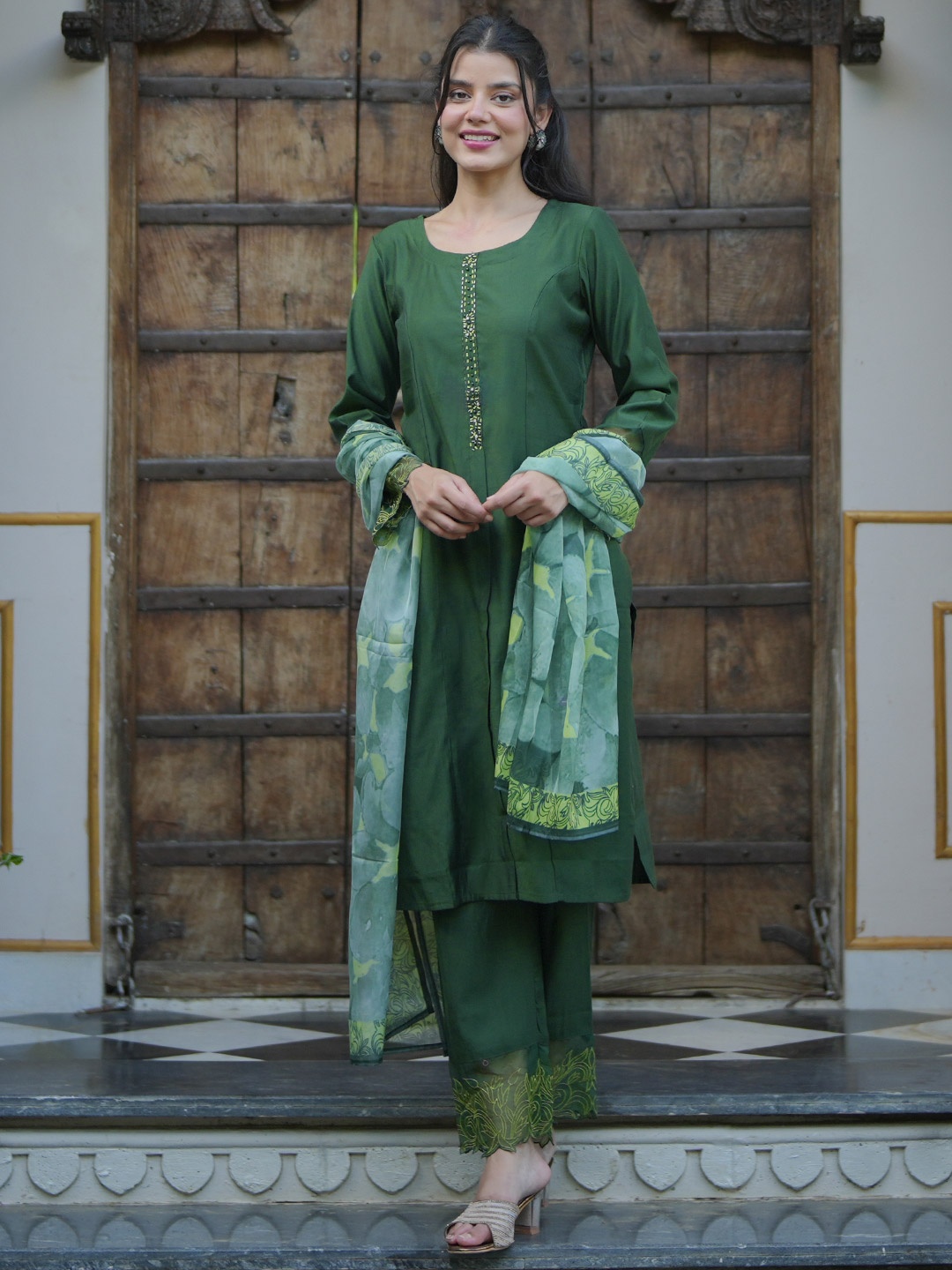 

Libas Floral Yoke Design Panelled Beads and Stones Straight Kurta with Trousers & Dupatta, Green