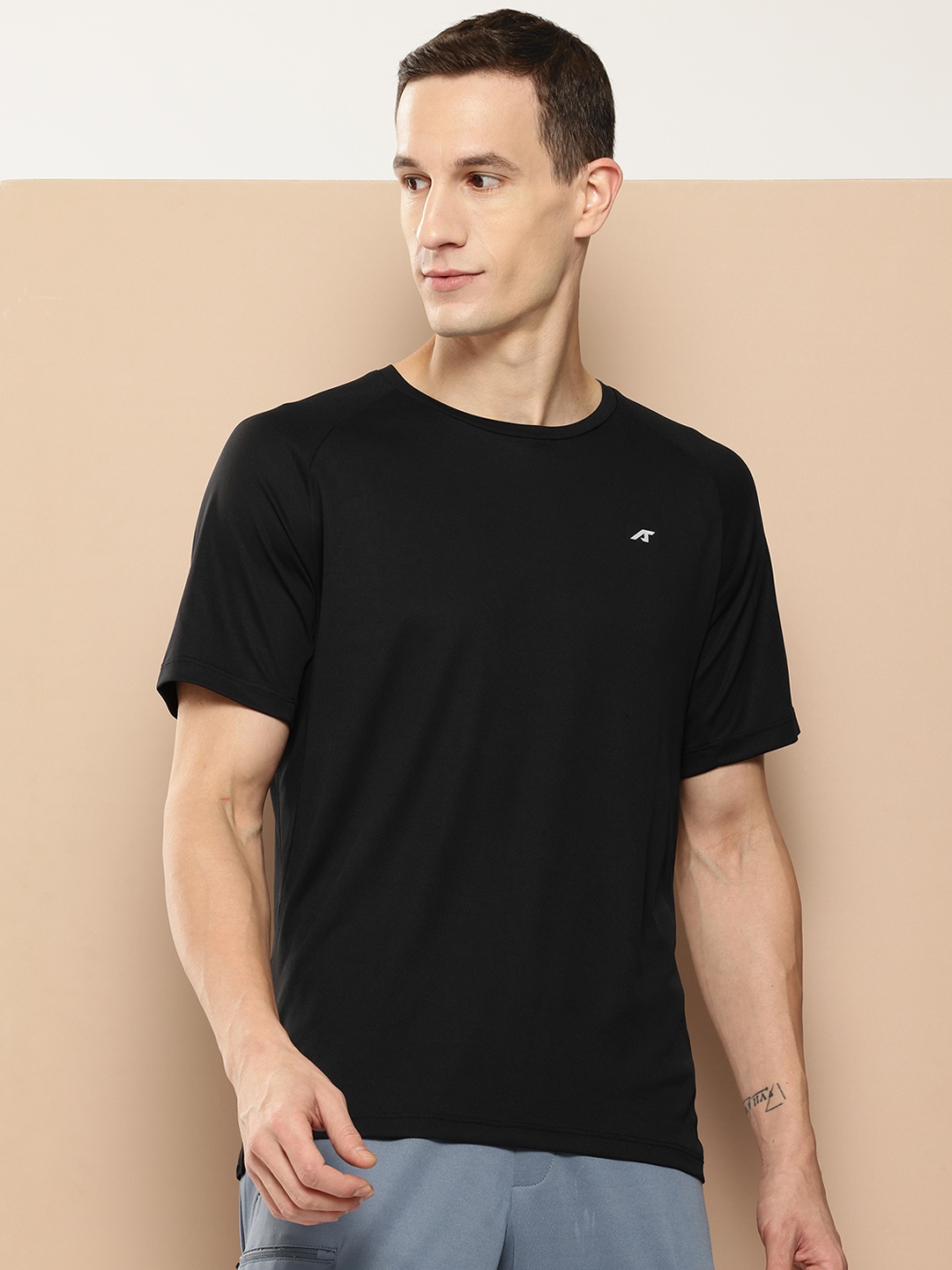 

Alcis Slim Fit T-shirt, Black