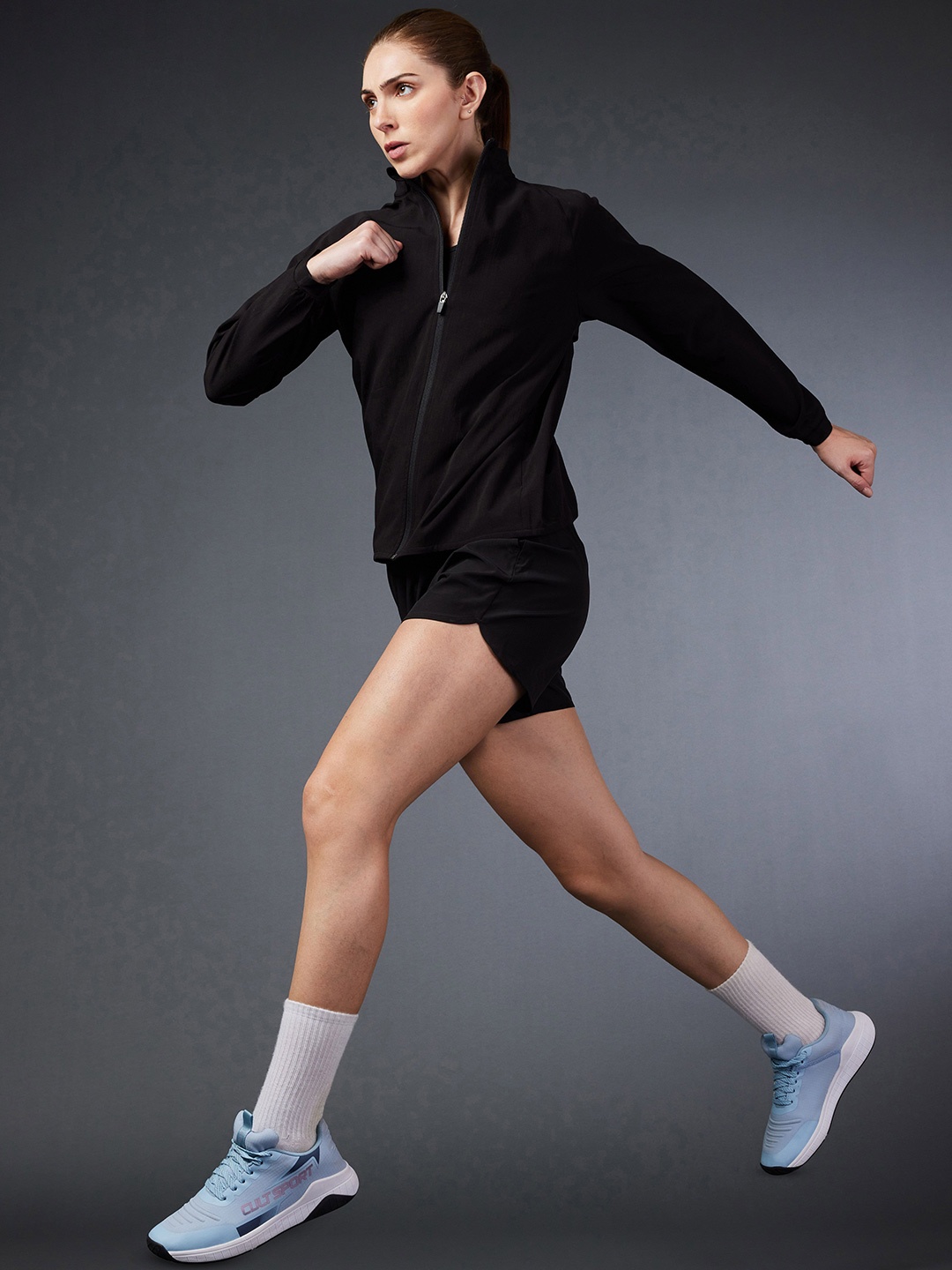 

CULT Women Running Essential Jacket, Black
