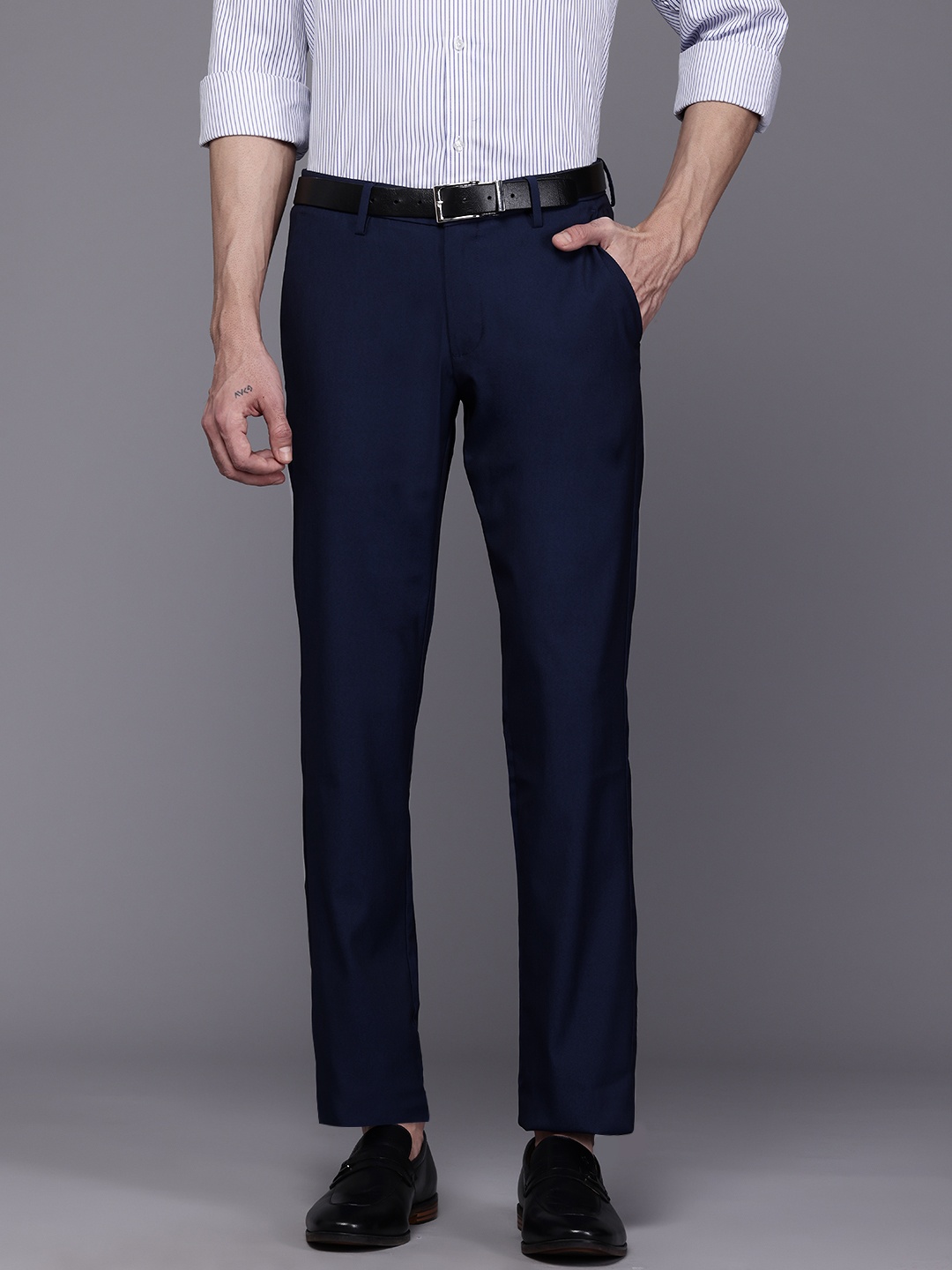 

Allen Solly Men Slim Fit Semiformal Trousers, Navy blue