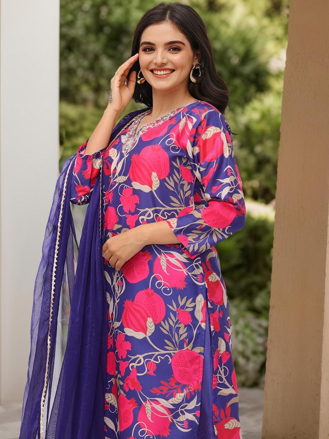 

Ishin Floral Printed V-Neck Gotta Patti Straight Kurta With Trousers & Dupatta, Navy blue