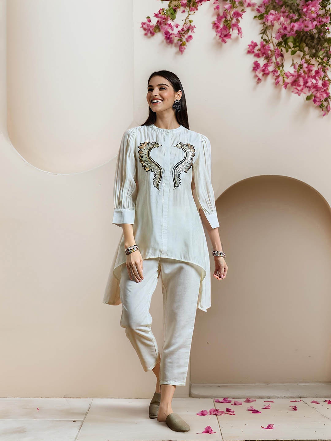 

Ishin Embellished Round Neck Pure Cotton Tunic & Trouser, Off white