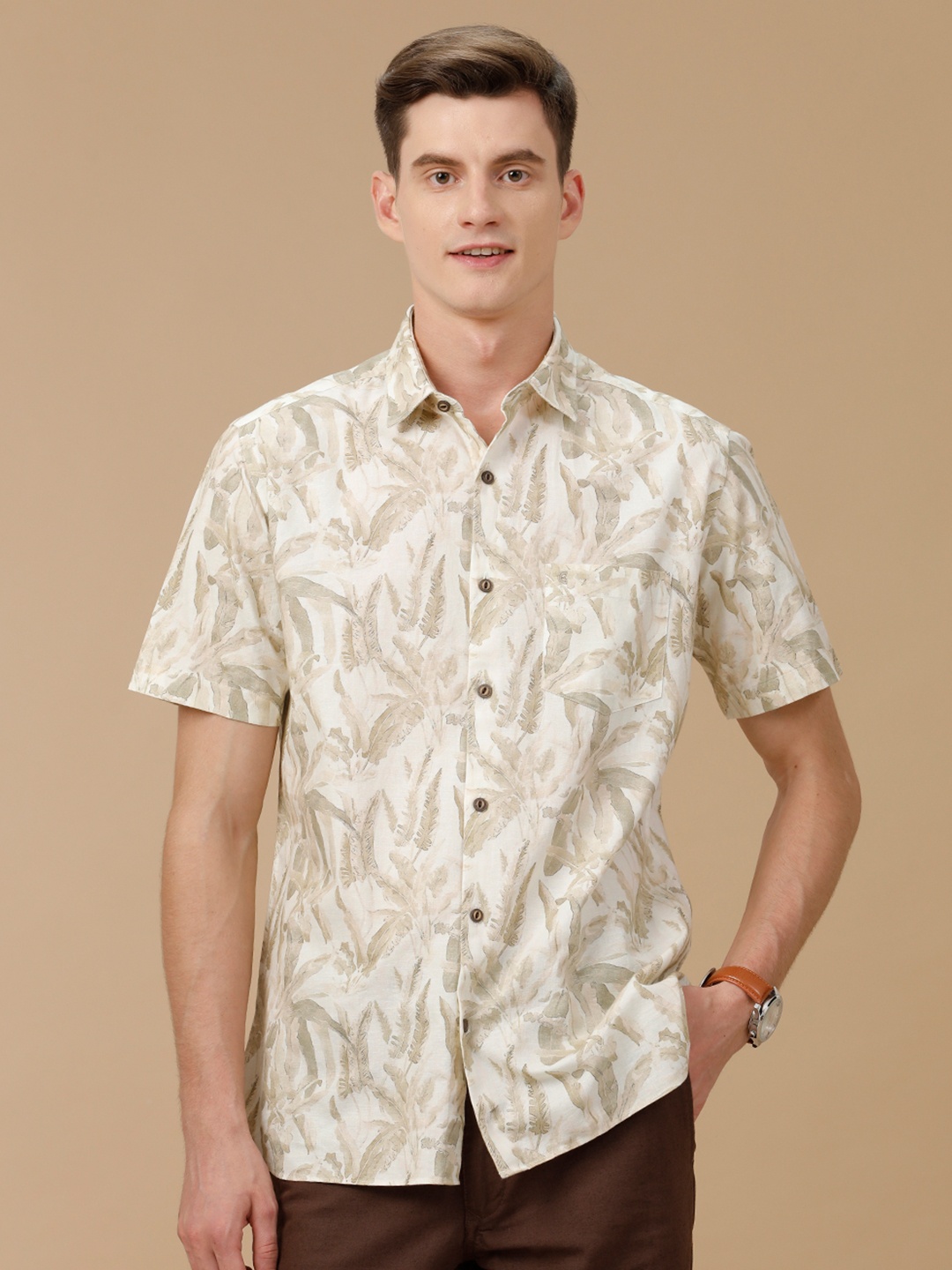 

CAVALLO by Linen Club Men Contemporary Slim Fit Floral Printed Casual Shirt, Beige