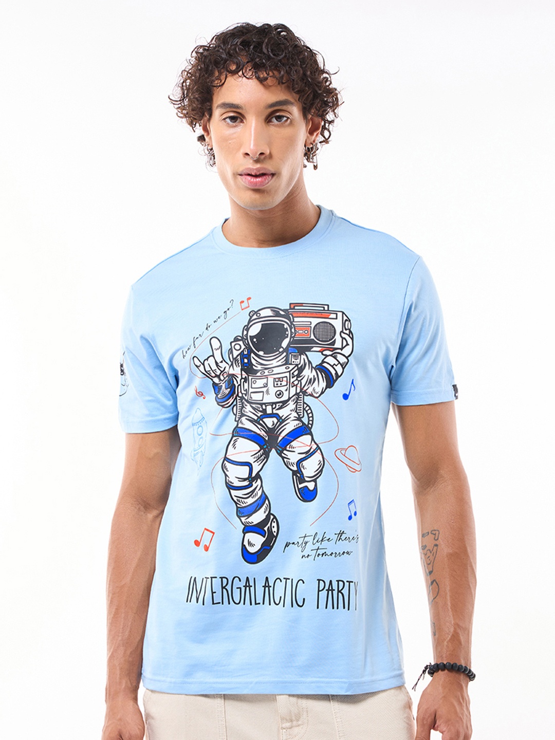 

Bewakoof Men Graphic Printed Round Neck Pure Cotton T-shirt, Blue