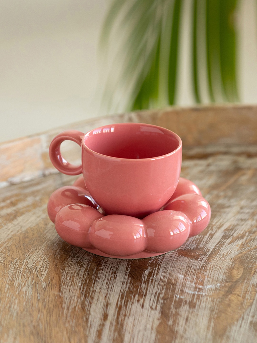 

ExclusiveLane Bubbly Blooms Coral Ceramic Glossy Tea Cup & Saucer