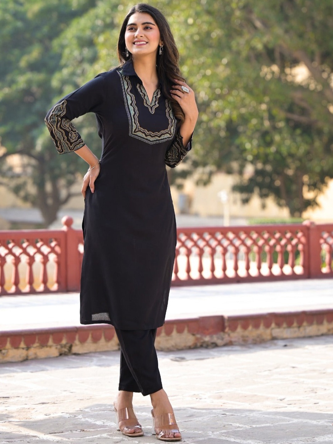 

AUTUMN LANE VARTIKA ONYX Floral Yoke Design Thread Work Straight Kurta with Trousers, Black
