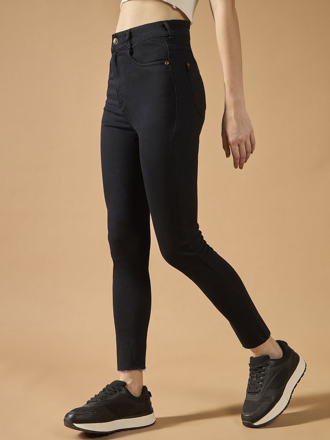 

The Roadster Women Slim Fit High Rise Cropped Length Stretchable Denim Jeans, Black