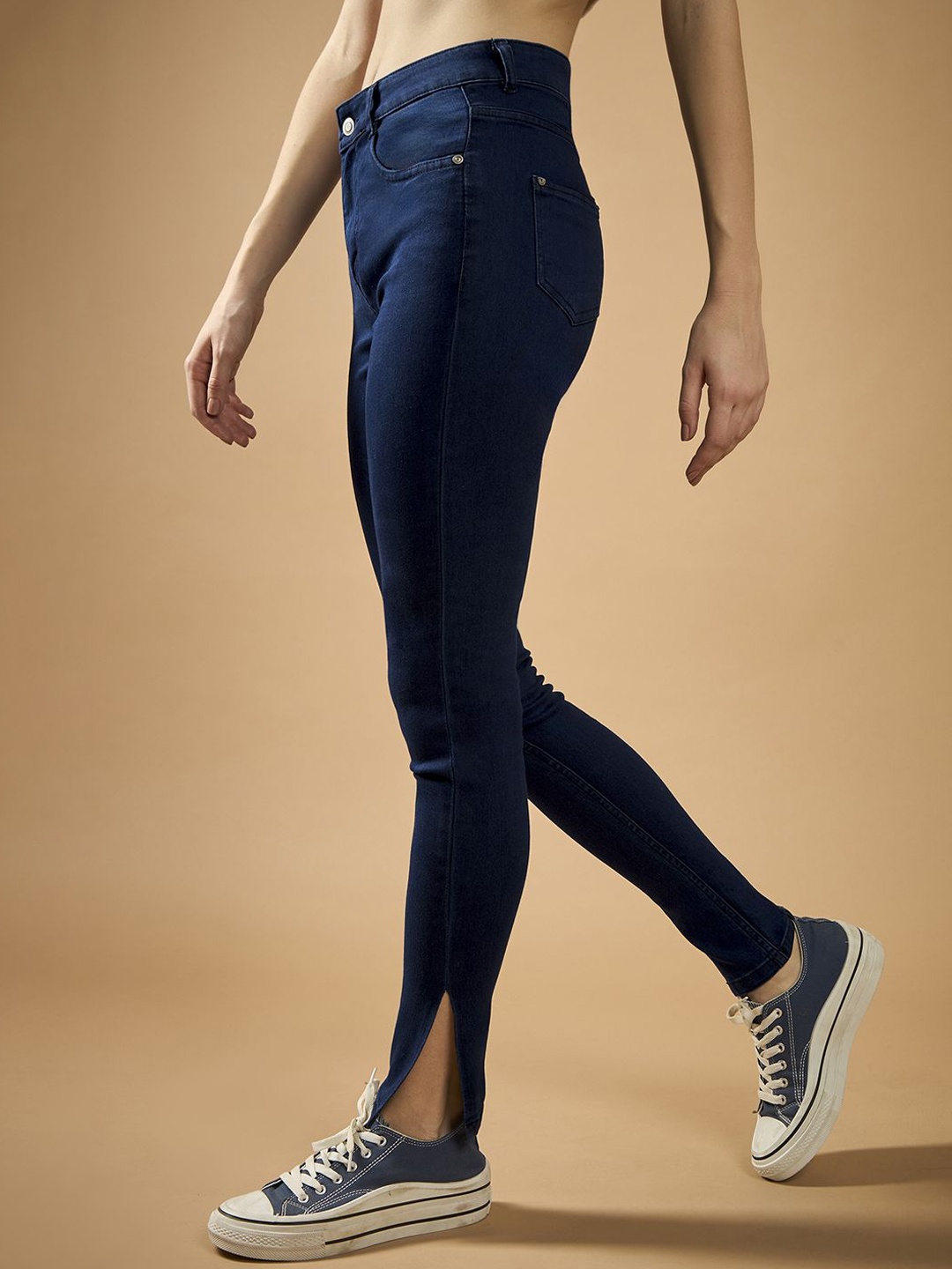 

The Roadster Women Skinny Fit Mid Rise Cropped Length Side Slit Denim Stretchable Jeans, Navy blue