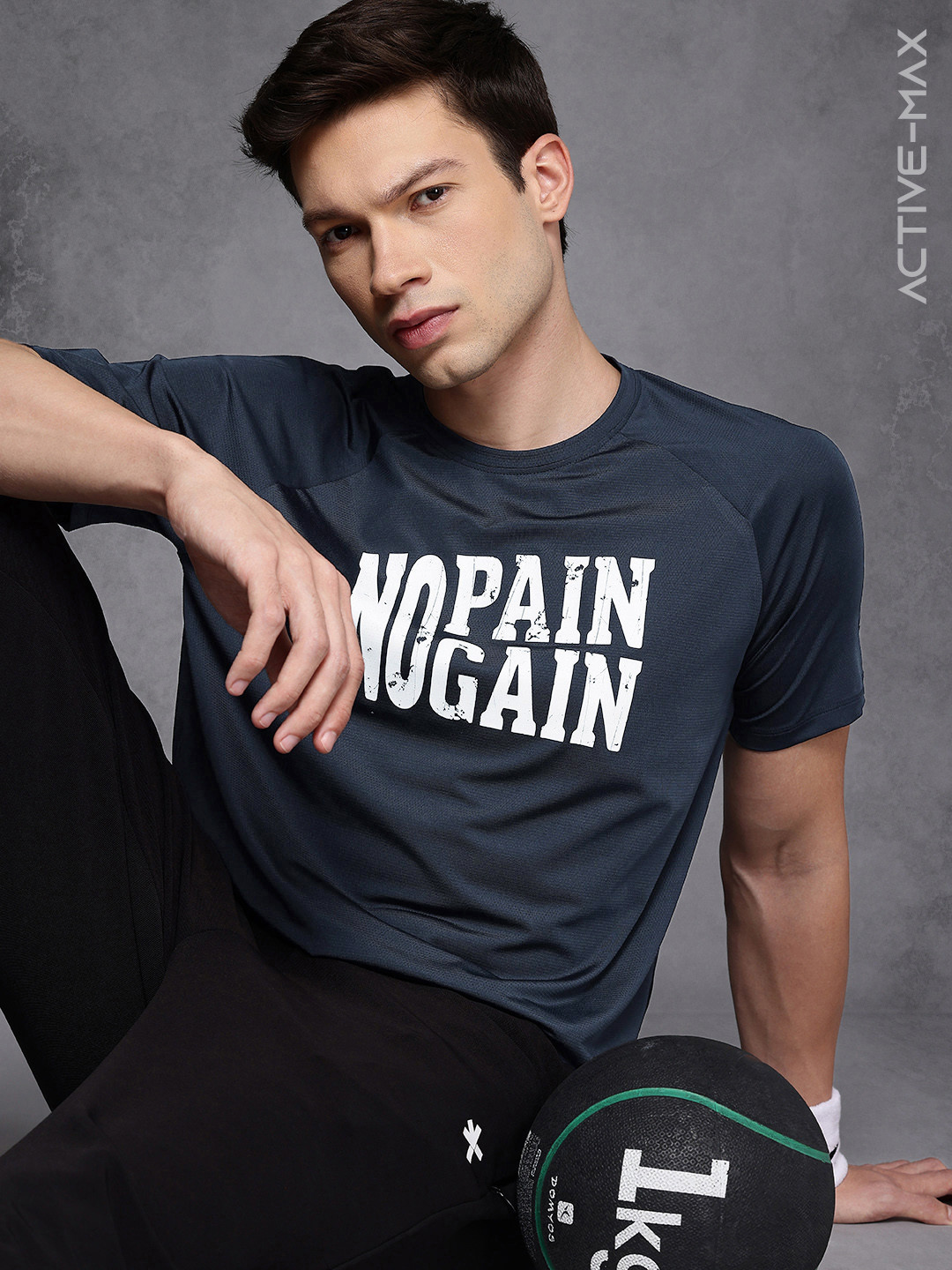 

HRX by Hrithik Roshan Men Printed Oversized Training T-shirt With Reflective Detail, Navy blue