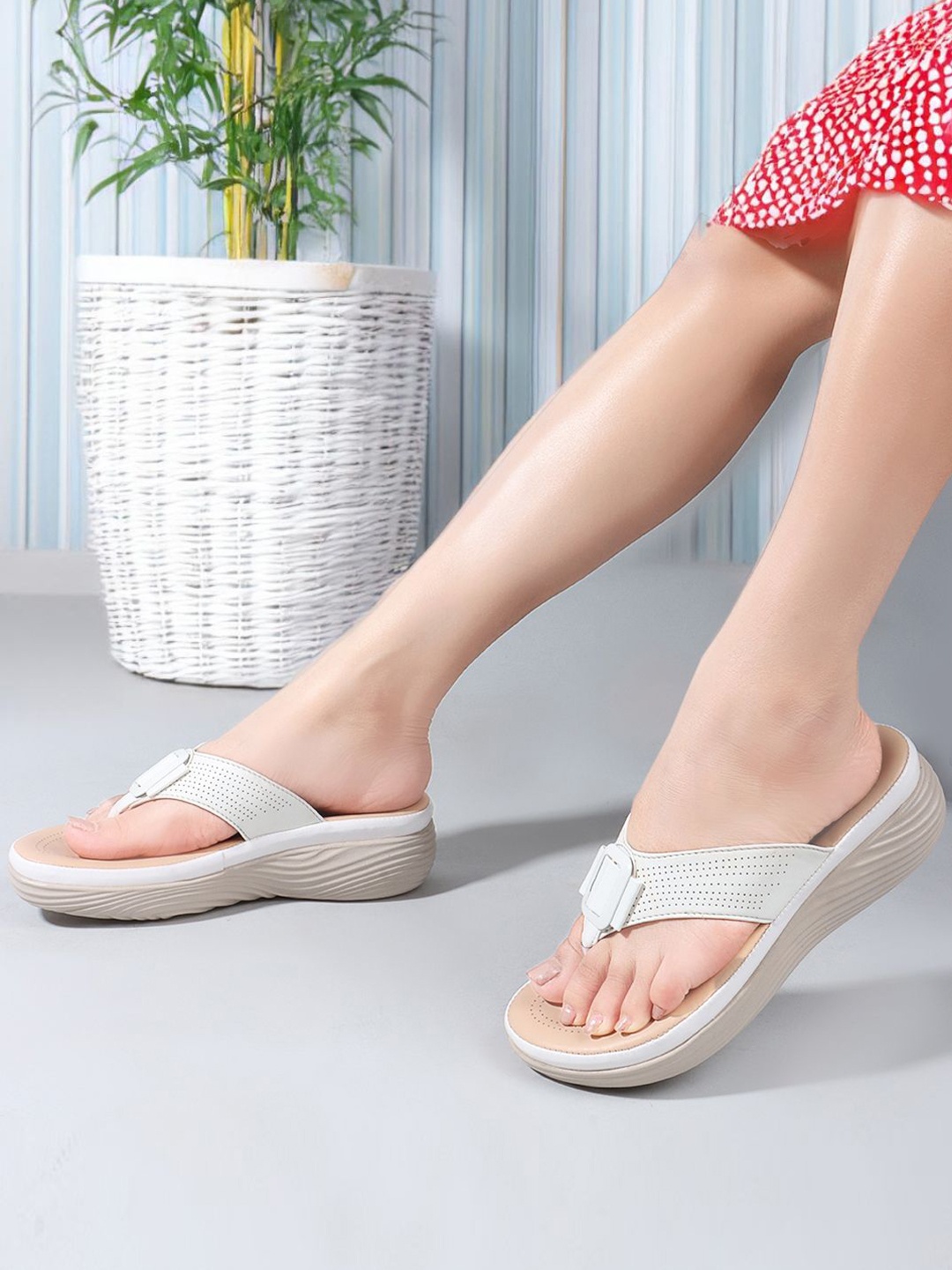 

The Roadster Lifestyle Co Women Open Toe Platform-Heeled Heels, White