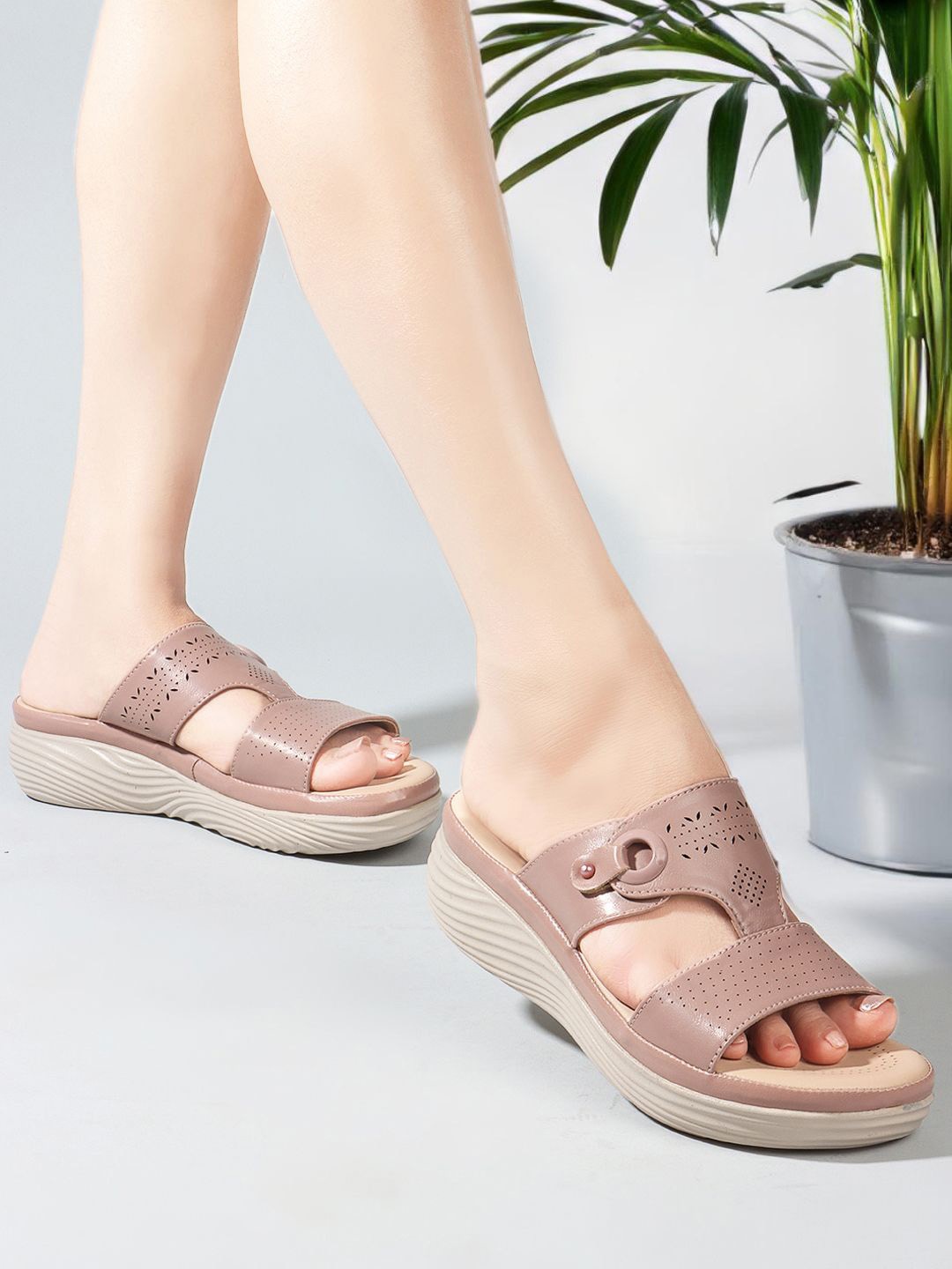 

The Roadster Lifestyle Co. Women Round Toe Platform Heels, Nude