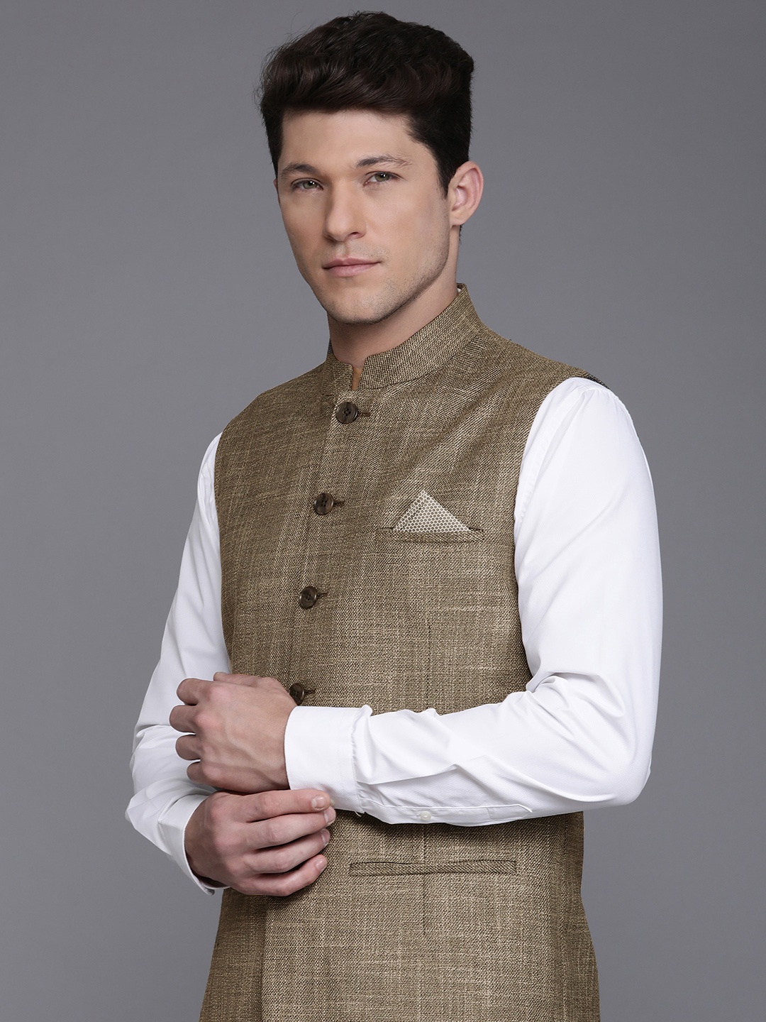 

Theme Men Solid Nehru Jacket, Brown
