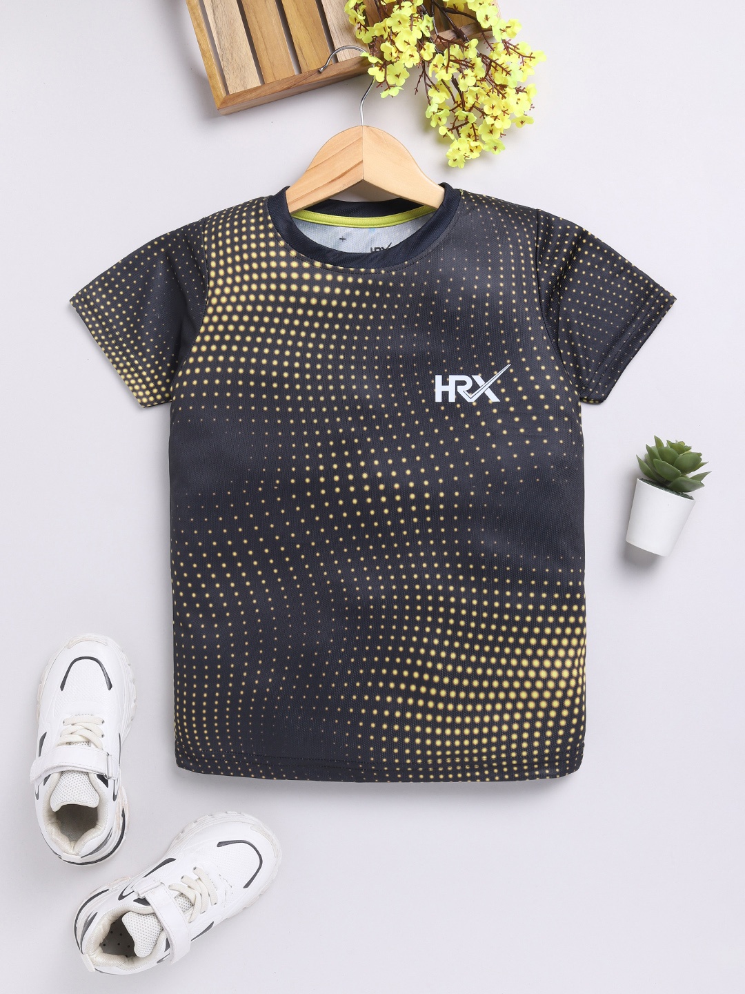 

HRX by Hrithik Roshan Boys Graphic Printed Rapid-Dry T-shirt, Black
