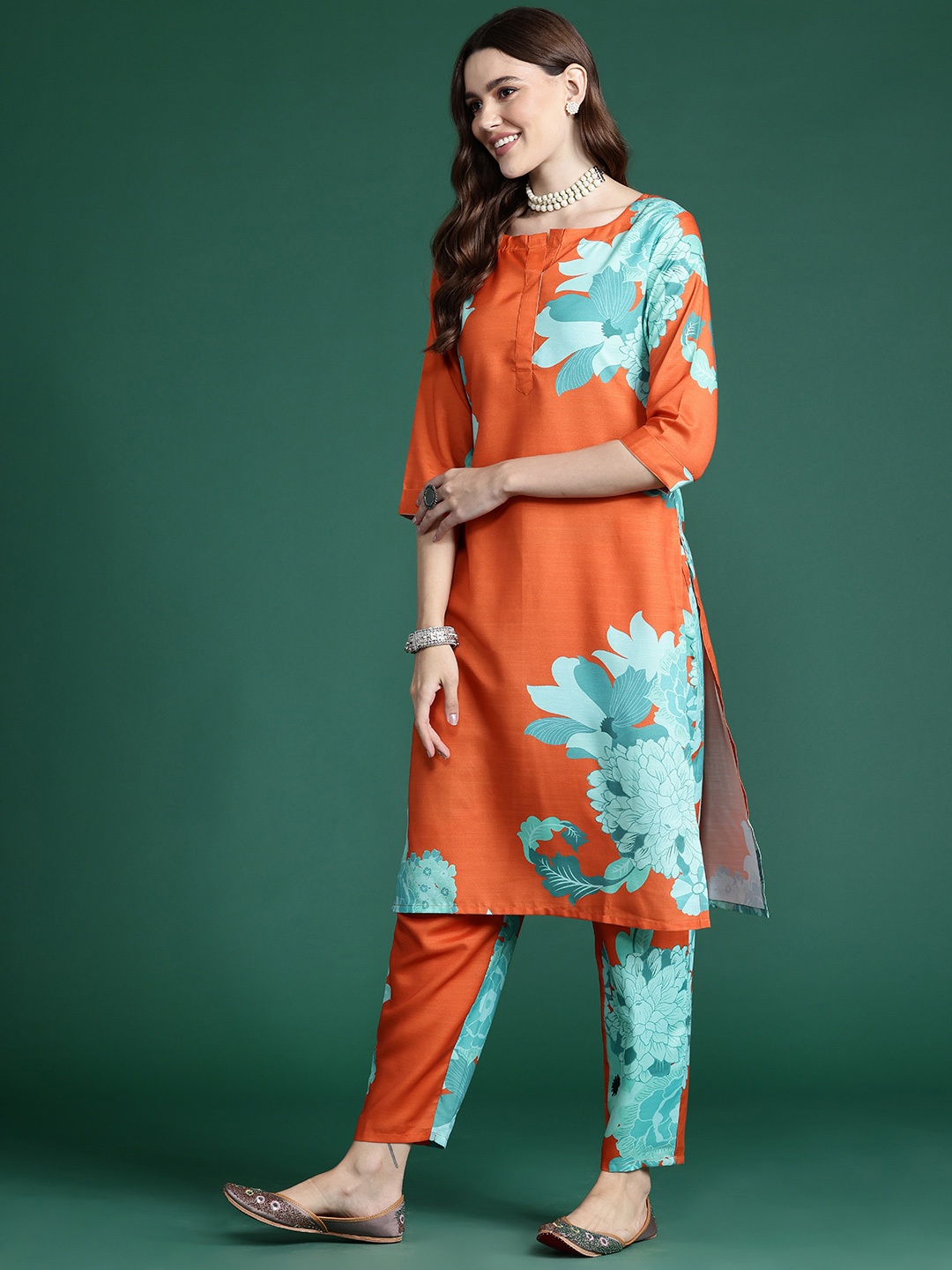 

Indo Era Floral Printed Kurta with Trousers, Orange