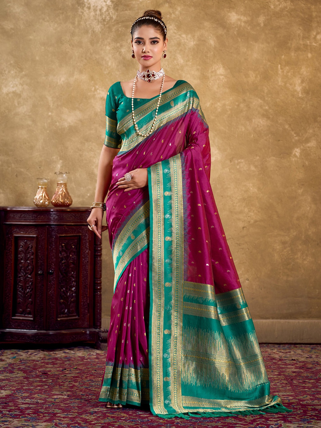 

KAYOMMI Woven Design Zari Pure Silk Banarasi Saree, Maroon