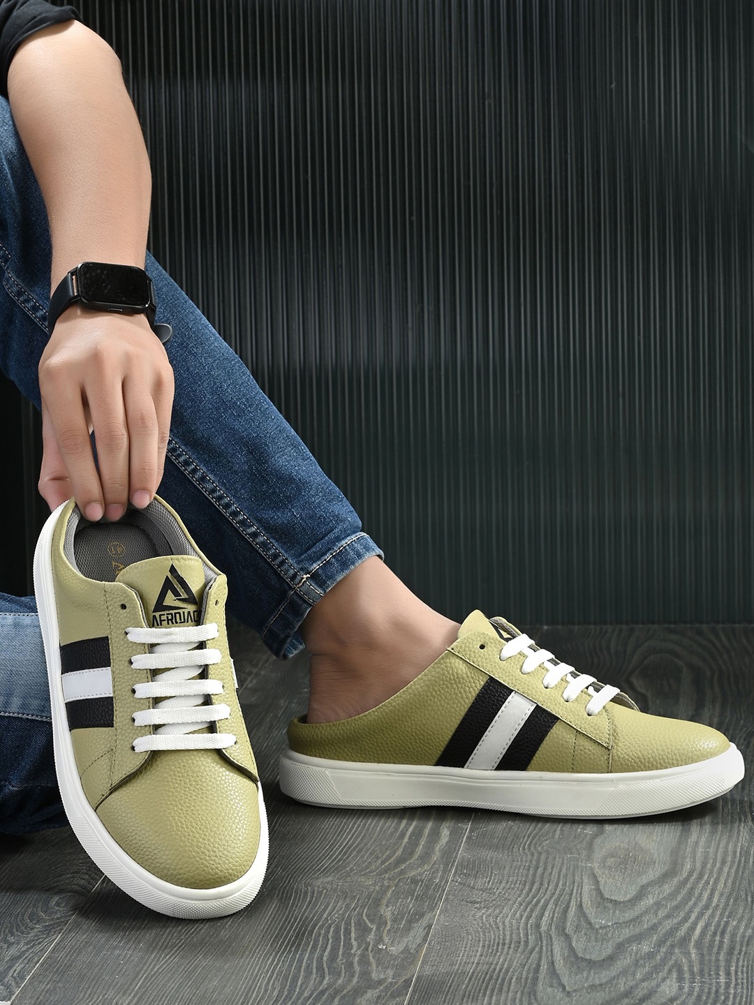 

AfroJack Men Colourblocked Mule Sneakers, Green
