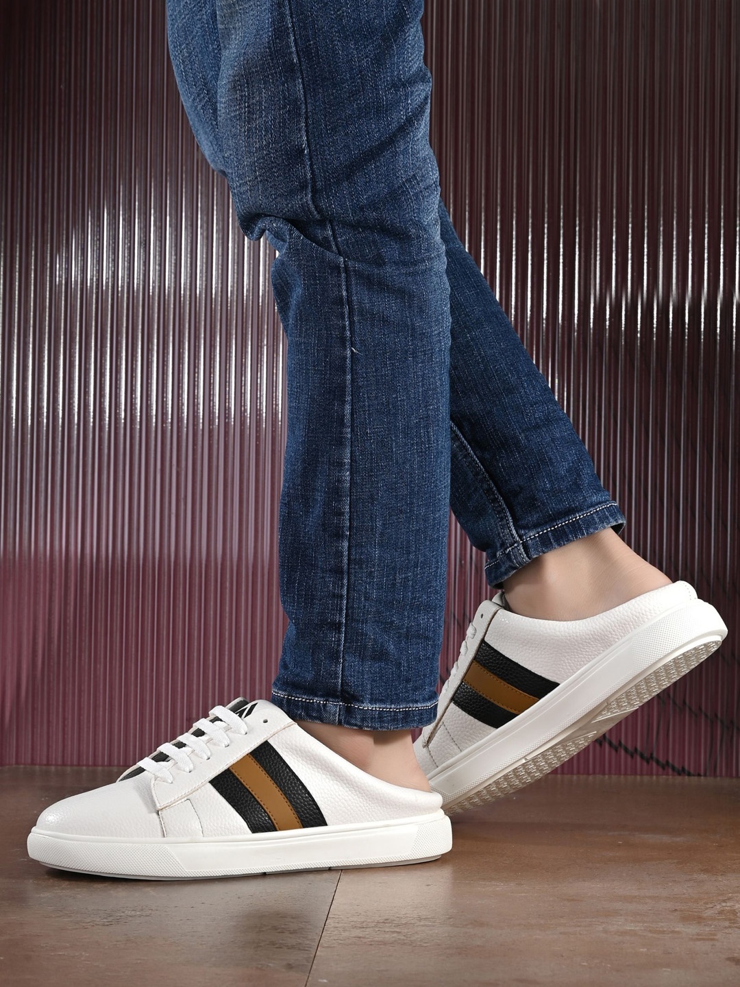 

AfroJack Men Colourblocked Mule Sneakers, White