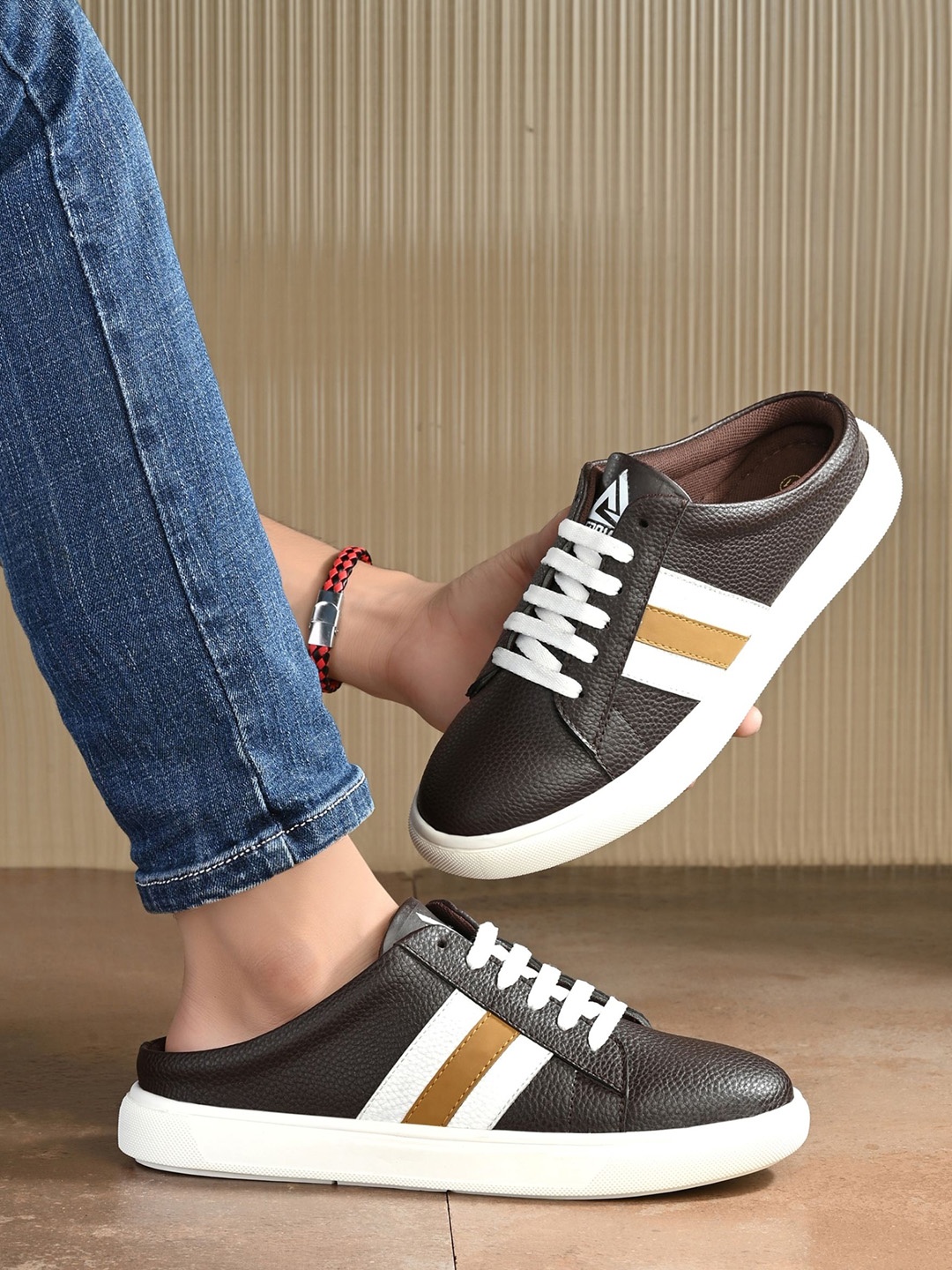 

AfroJack Men Textured Mule Sneakers, Brown