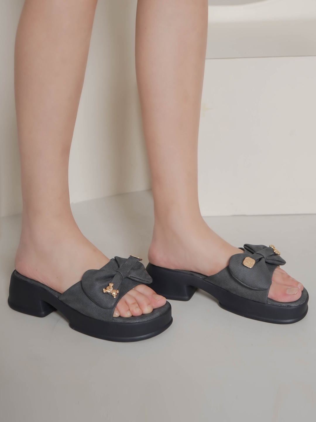 

Shezone Women Casual Block Mules, Black