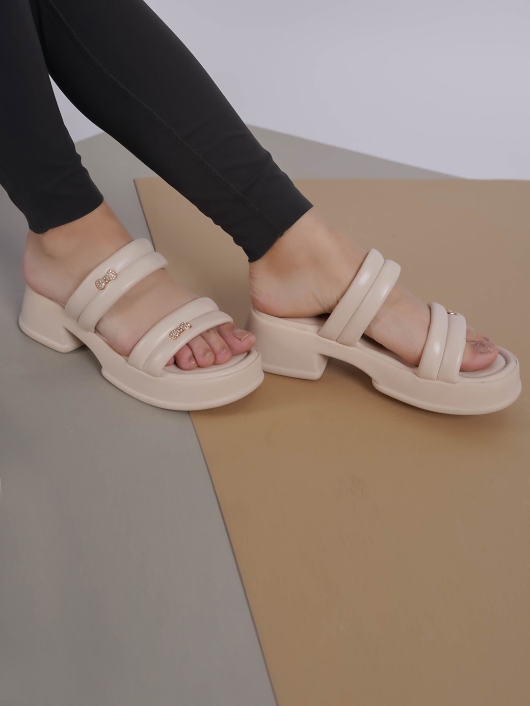 

Shezone Women Casual Block Mules, Cream