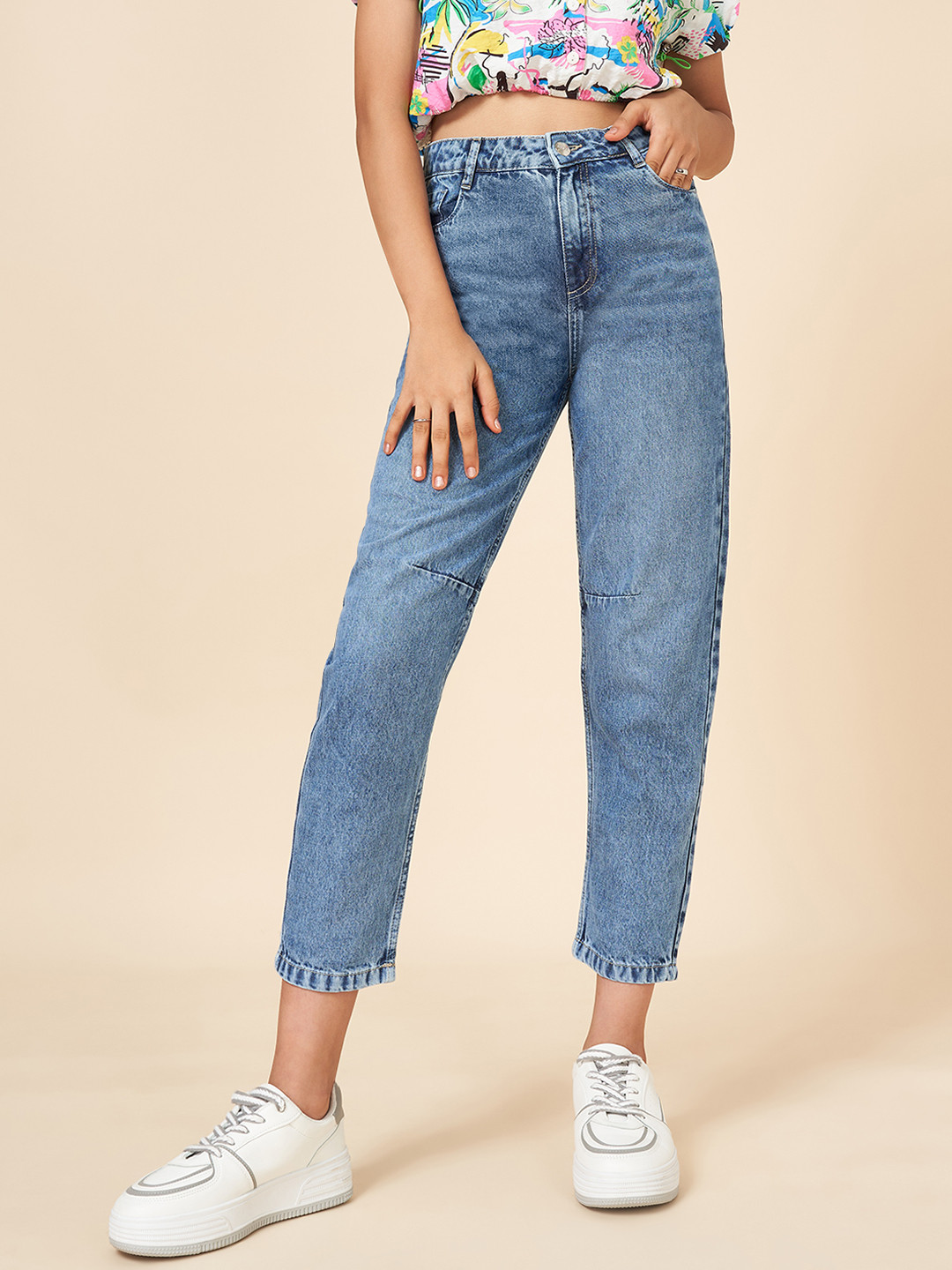 

Coolsters by Pantaloons Girls Relaxed Fit Low Distress Light Fade Jeans, Blue