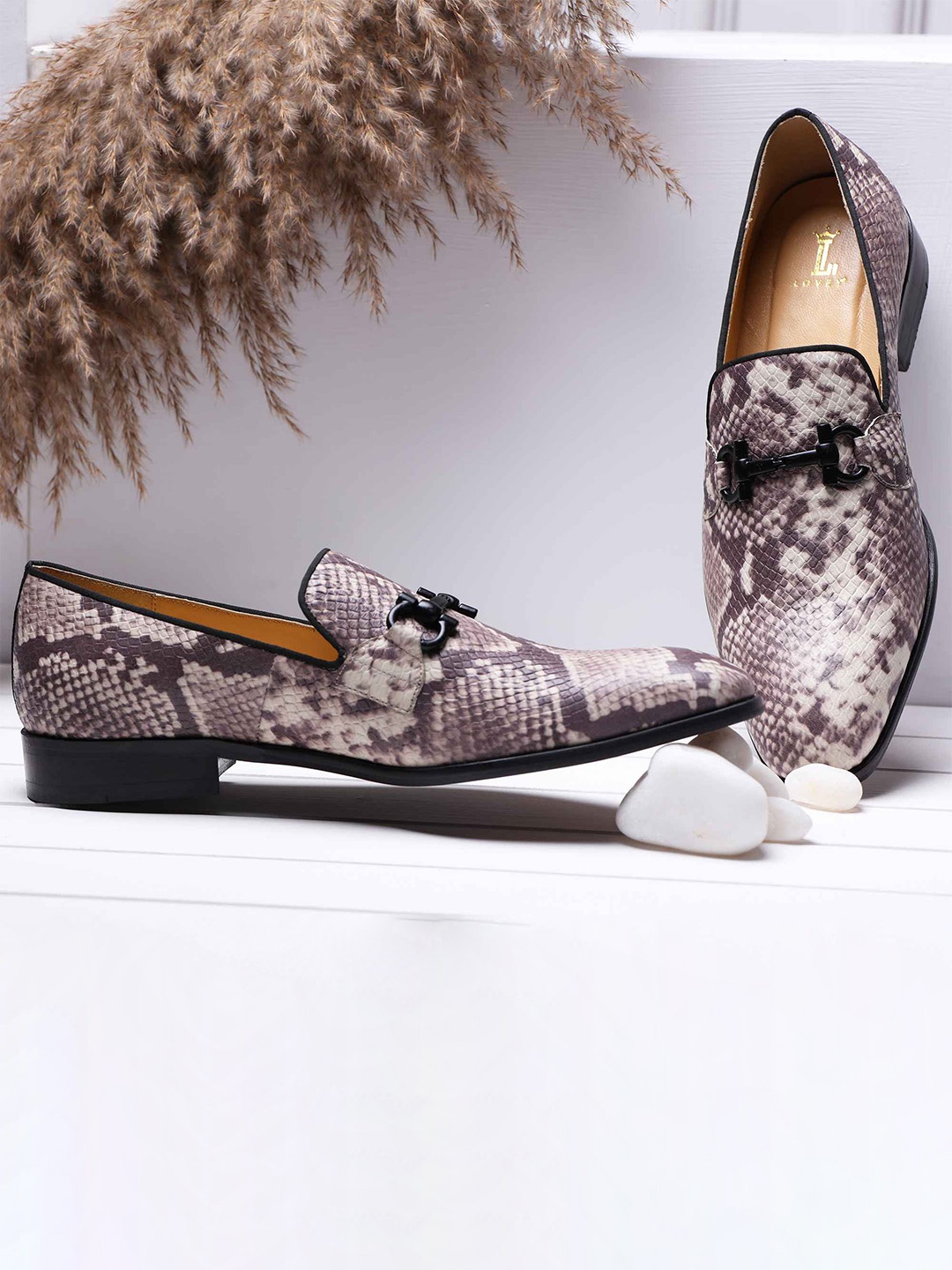 

LOVEY Men Woven Design Leather Slip-On Sneakers, Grey