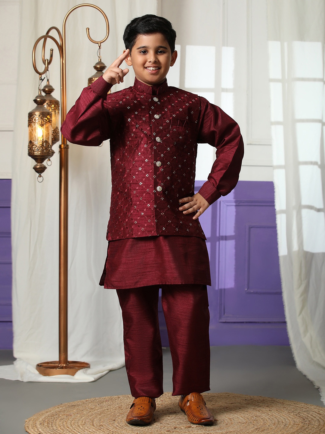 

Pro-Ethic STYLE DEVELOPER Boys Paisley Pure Silk Straight Kurta with Pyjamas, Maroon