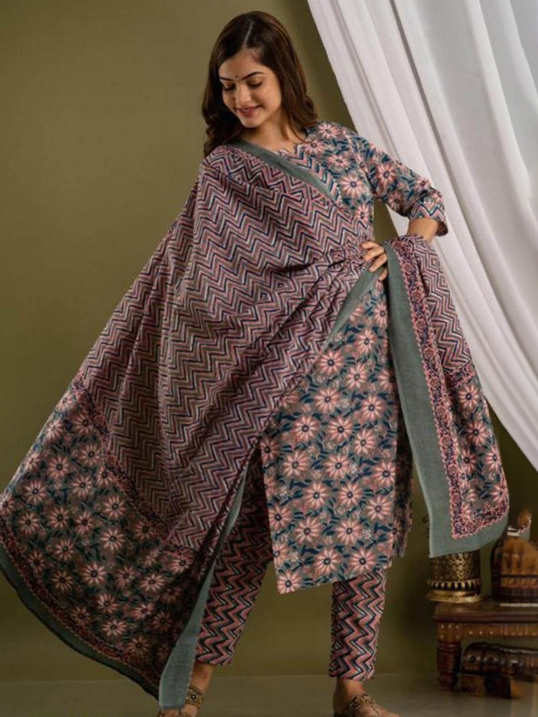 

ROZLAND Floral Printed Pure Cotton Straight Kurta with Trousers & With Dupatta, Grey